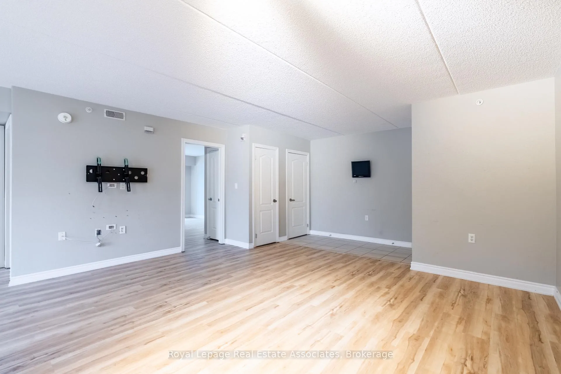 Photo 8 of Unit 102, 1460 Main Street E, Milton, Dempsey — HOMEH