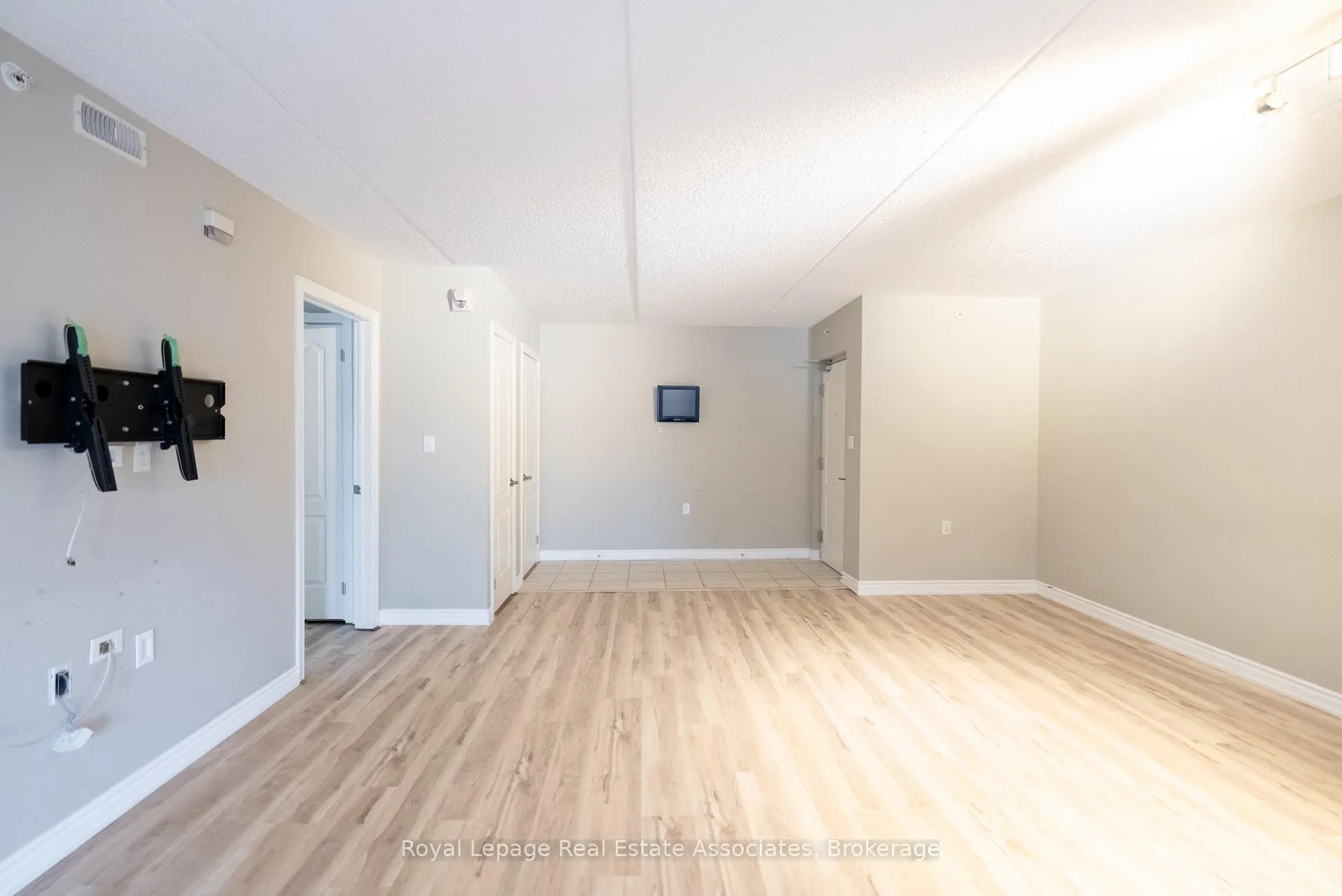 Photo 9 of Unit 102, 1460 Main Street E, Milton, Dempsey — HOMEH