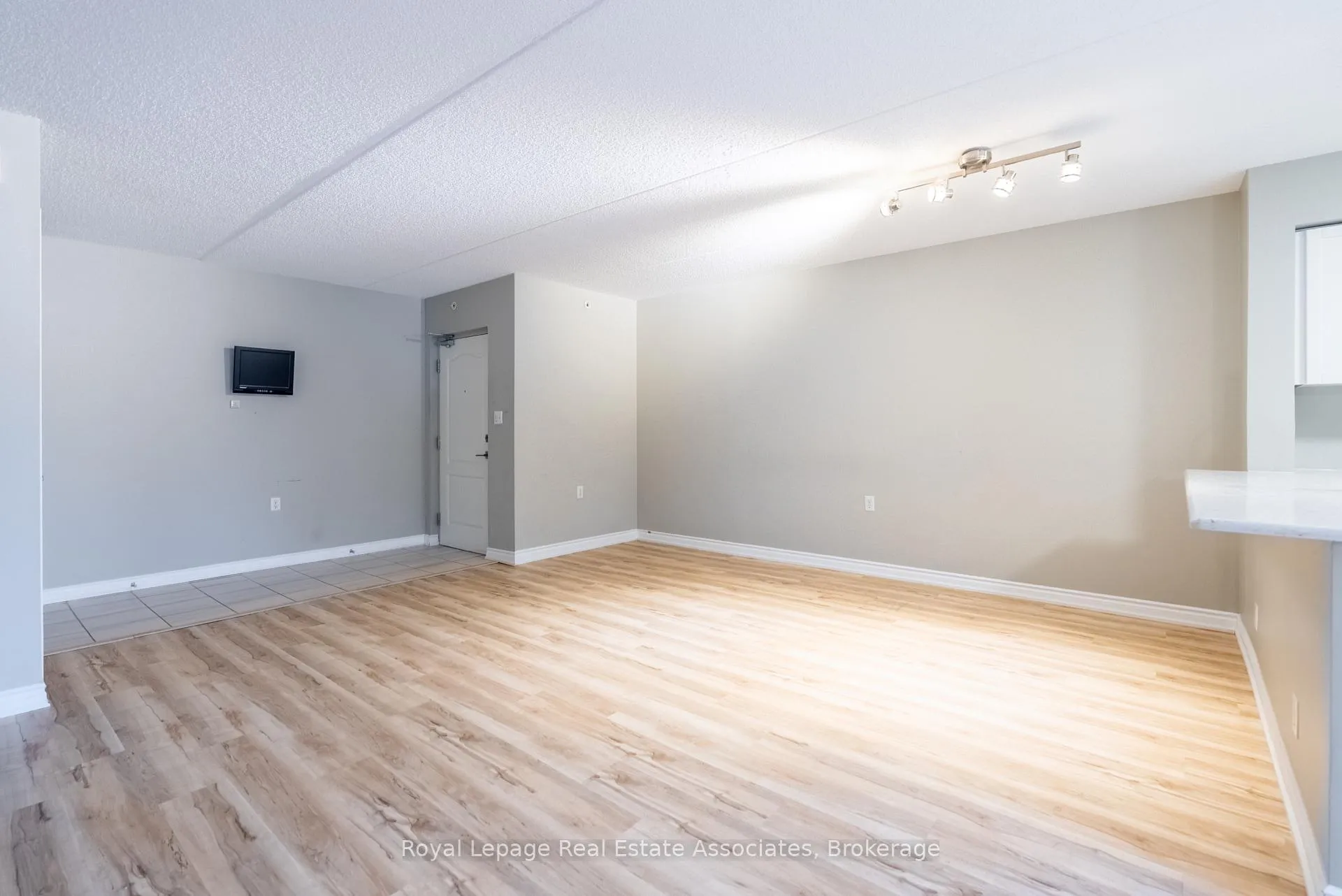 Photo 11 of Unit 102, 1460 Main Street E, Milton, Dempsey — HOMEH