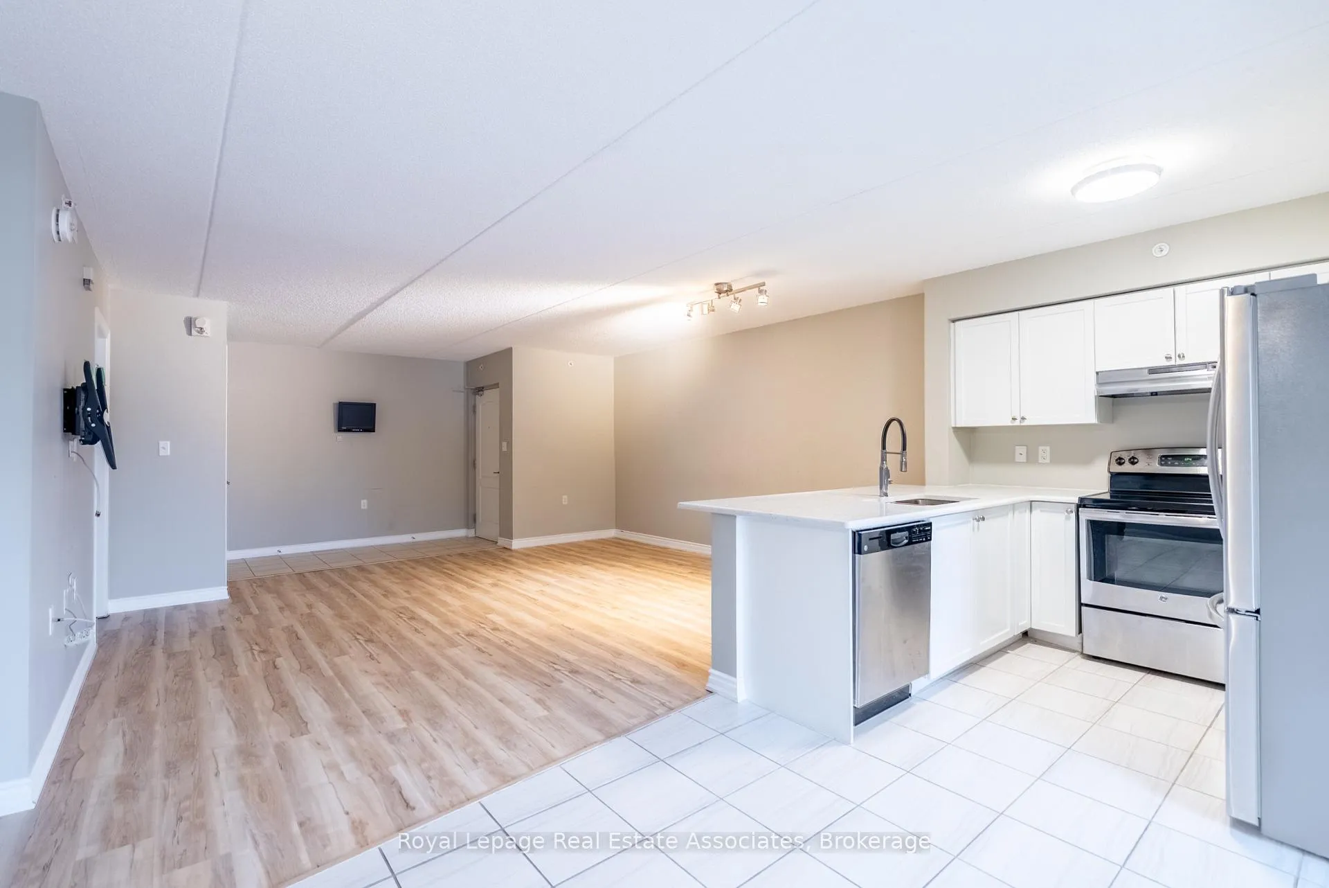 Photo 19 of Unit 102, 1460 Main Street E, Milton, Dempsey — HOMEH