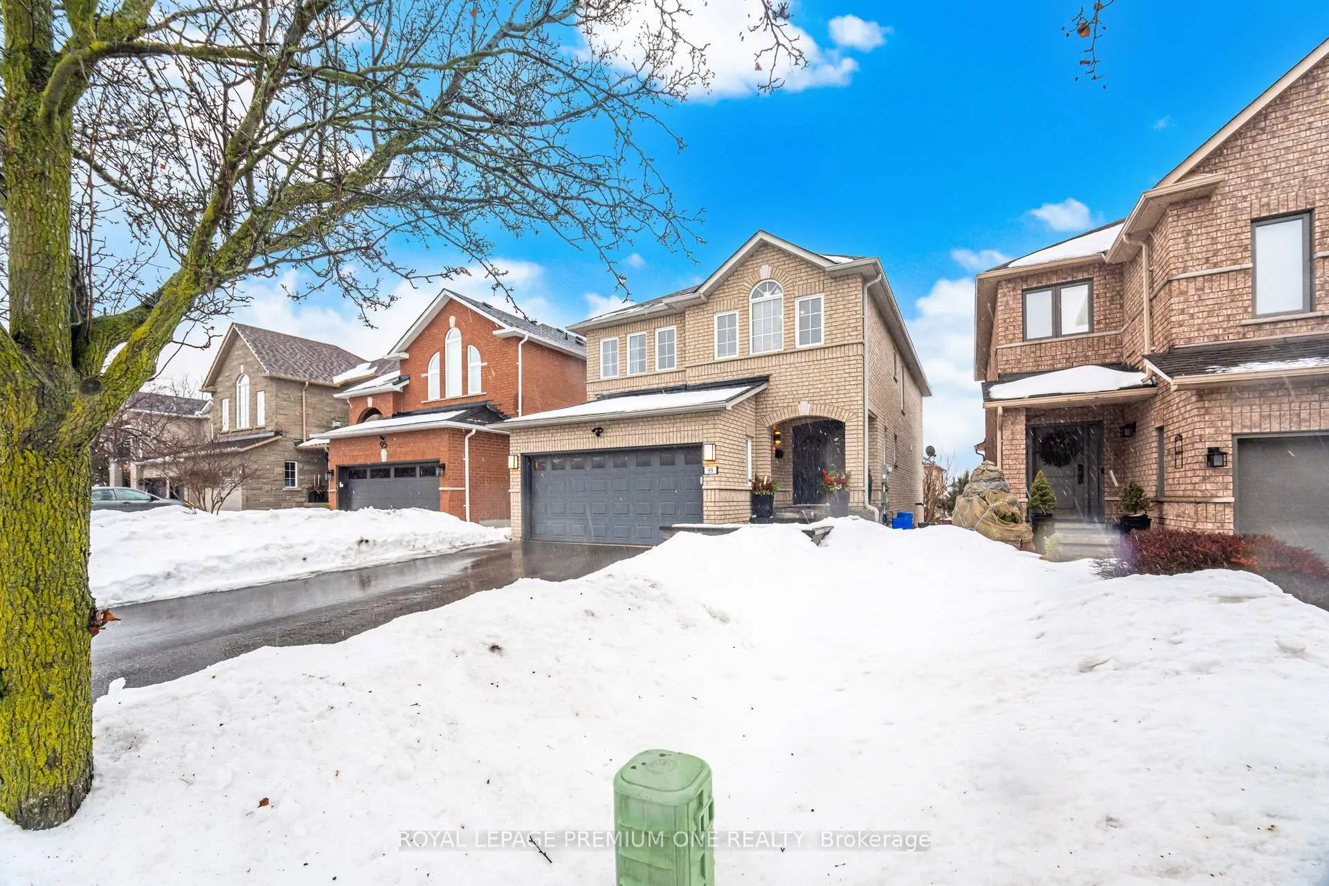 Photo 3 of 99 Royal Pine Avenue, Vaughan, Sonoma Heights — HOMEH