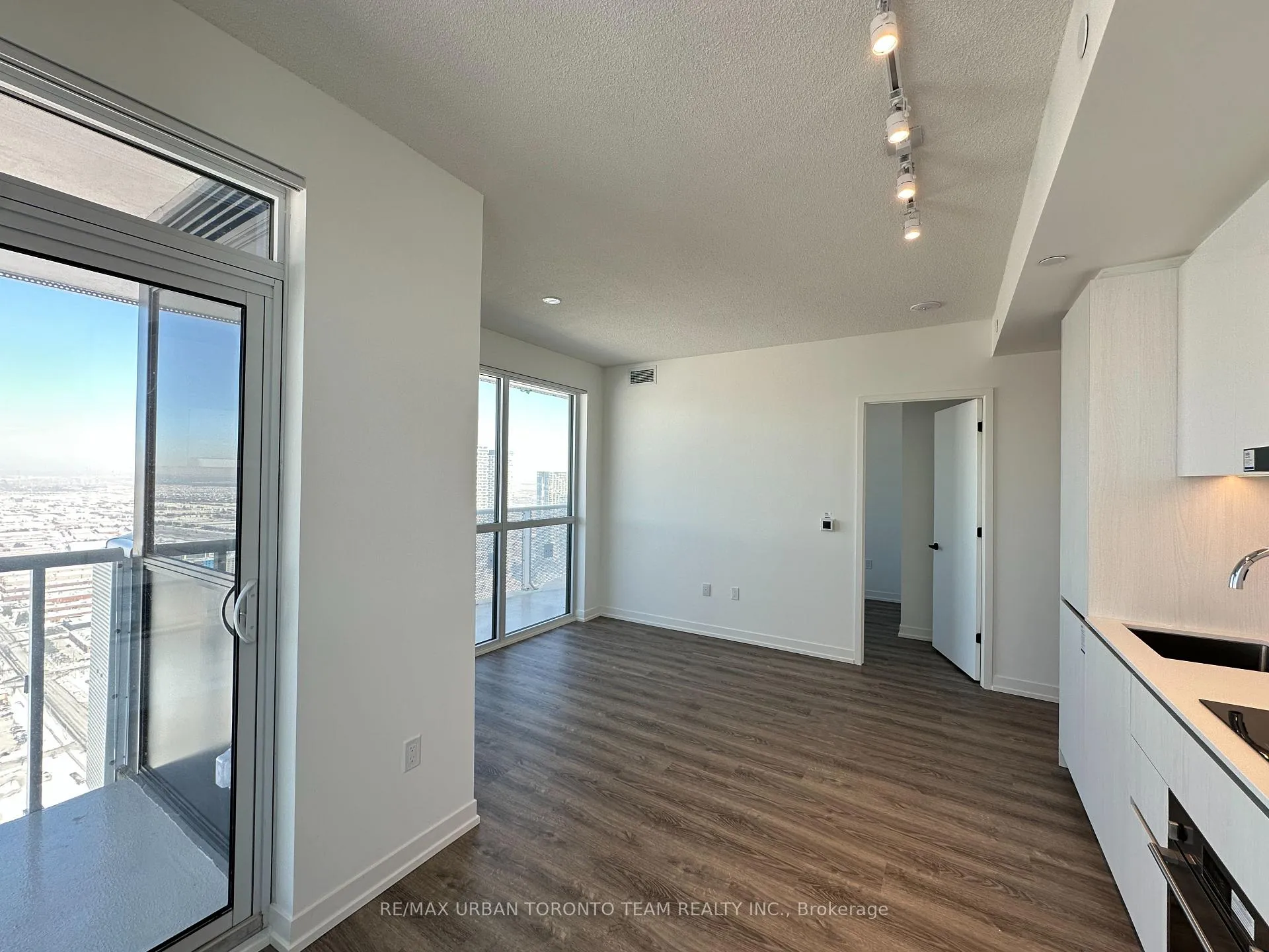 Photo 7 of Unit 5502, 8 Interchange Way, Vaughan, Vaughan Corporate Centre — HOMEH