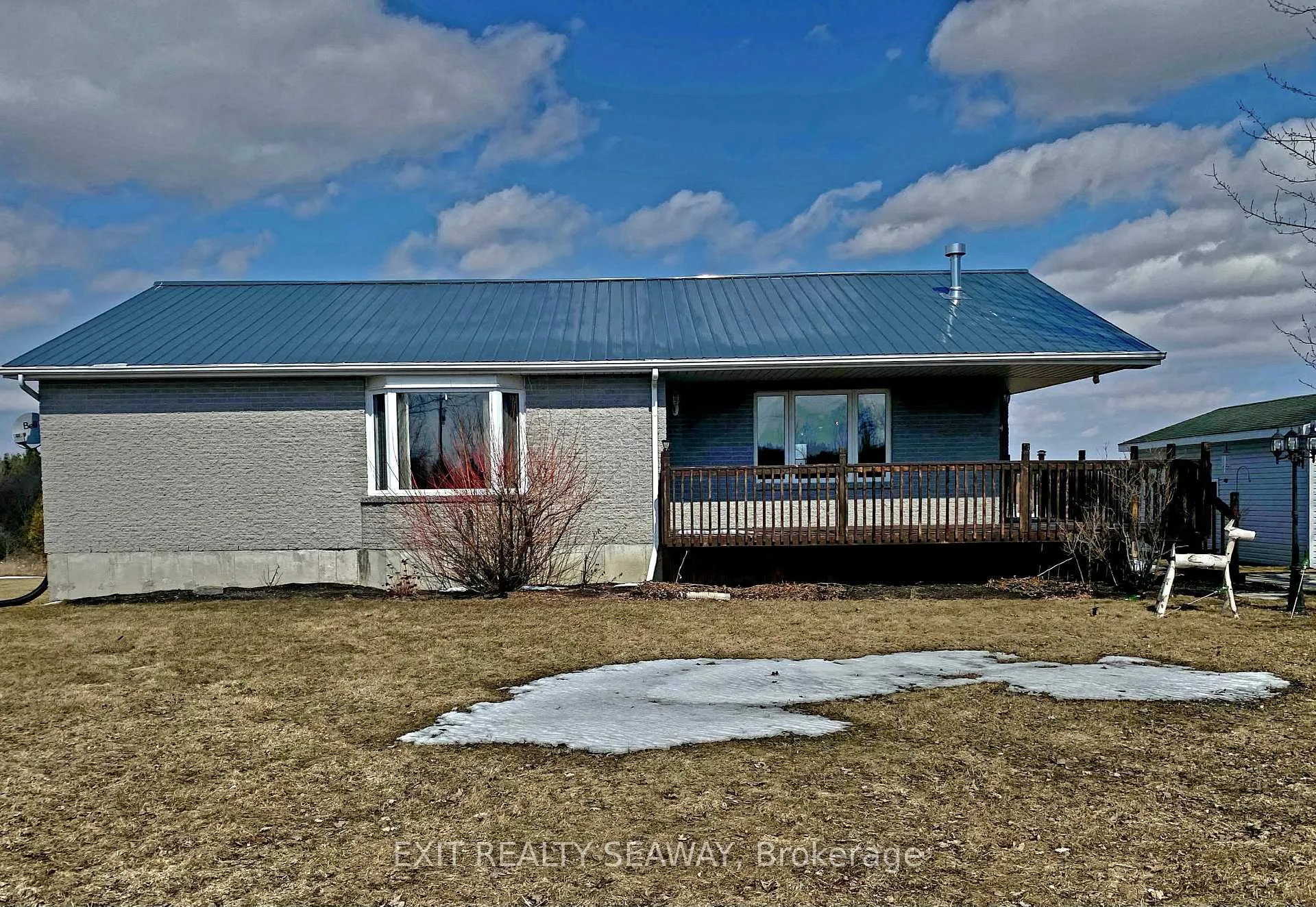 Front of 16825 County Rd 15