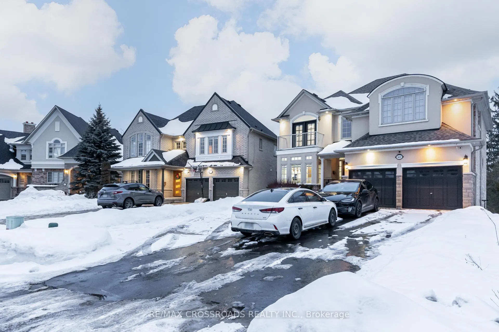 Front of 1653 Goldenridge Road