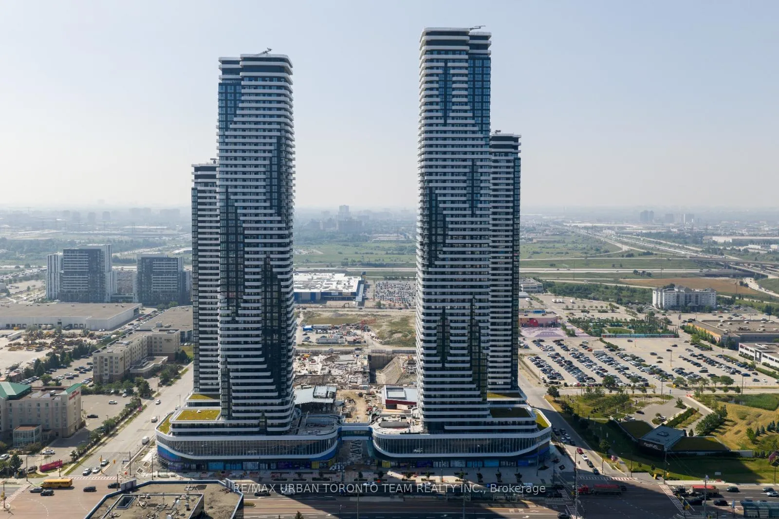 Photo 2 of Unit 5612, 8 Interchange Way, Vaughan, Vaughan Corporate Centre — HOMEH