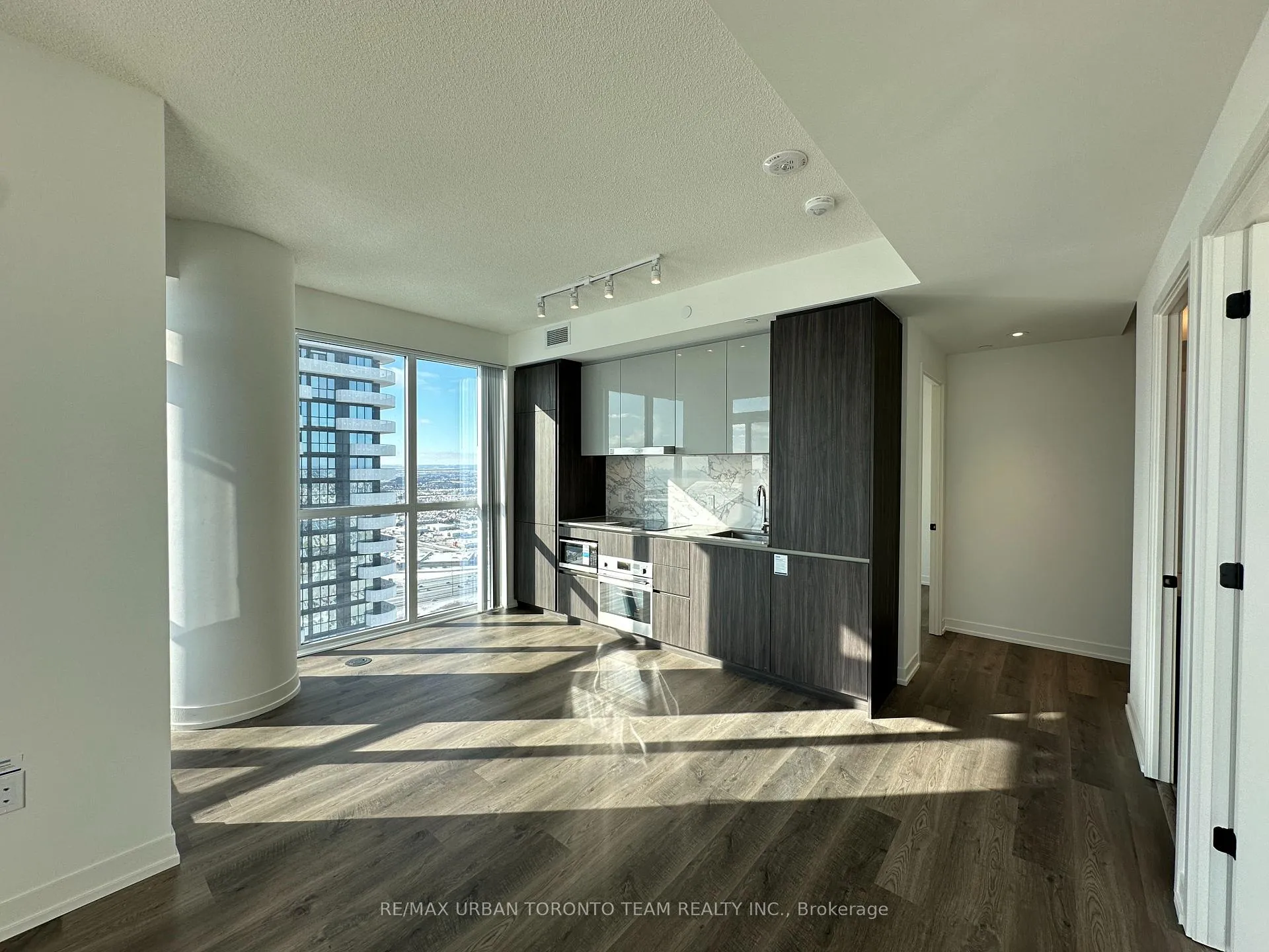 Photo 3 of Unit 5612, 8 Interchange Way, Vaughan, Vaughan Corporate Centre — HOMEH