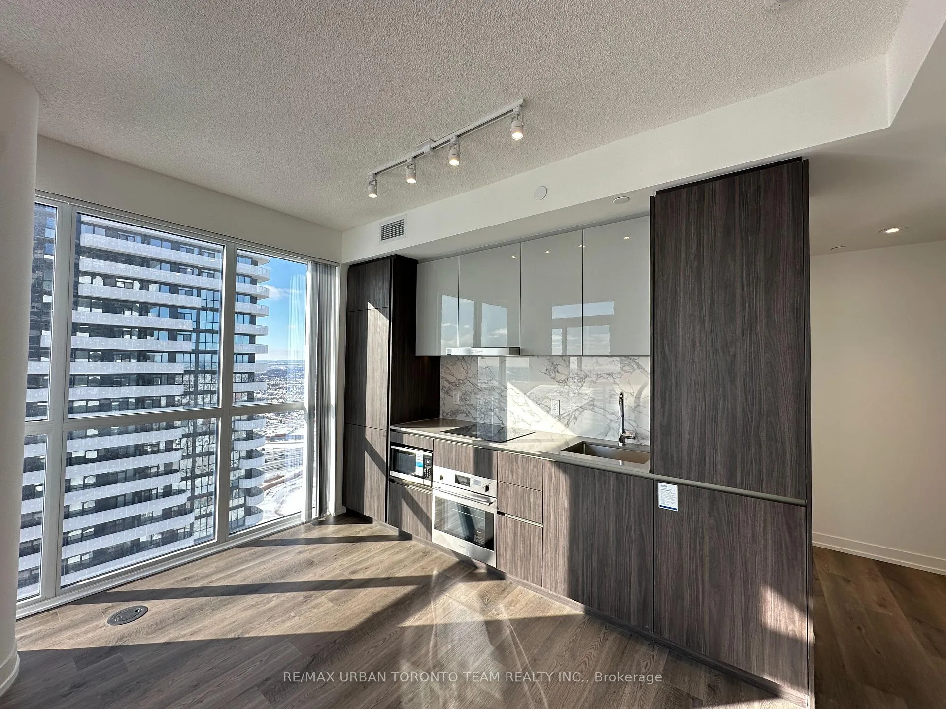 Photo 4 of Unit 5612, 8 Interchange Way, Vaughan, Vaughan Corporate Centre — HOMEH