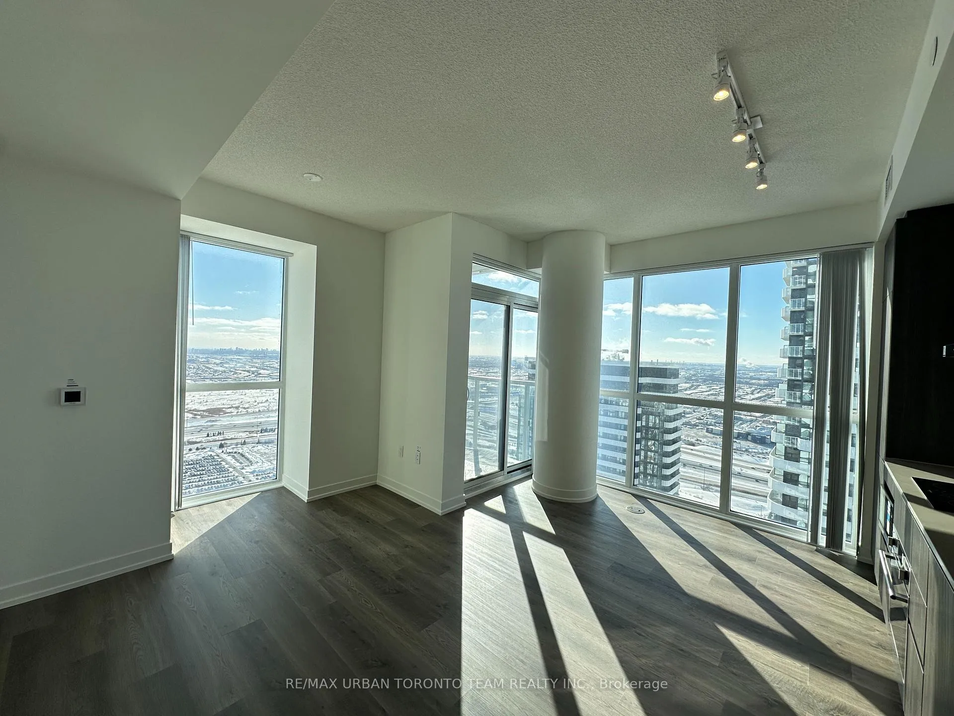 Photo 5 of Unit 5612, 8 Interchange Way, Vaughan, Vaughan Corporate Centre — HOMEH