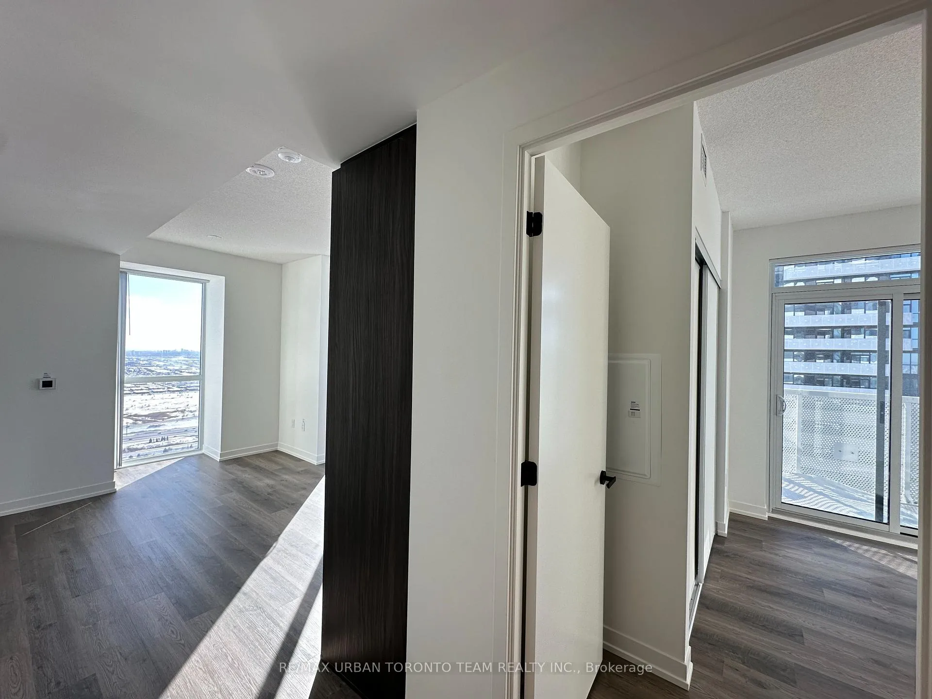 Photo 6 of Unit 5612, 8 Interchange Way, Vaughan, Vaughan Corporate Centre — HOMEH