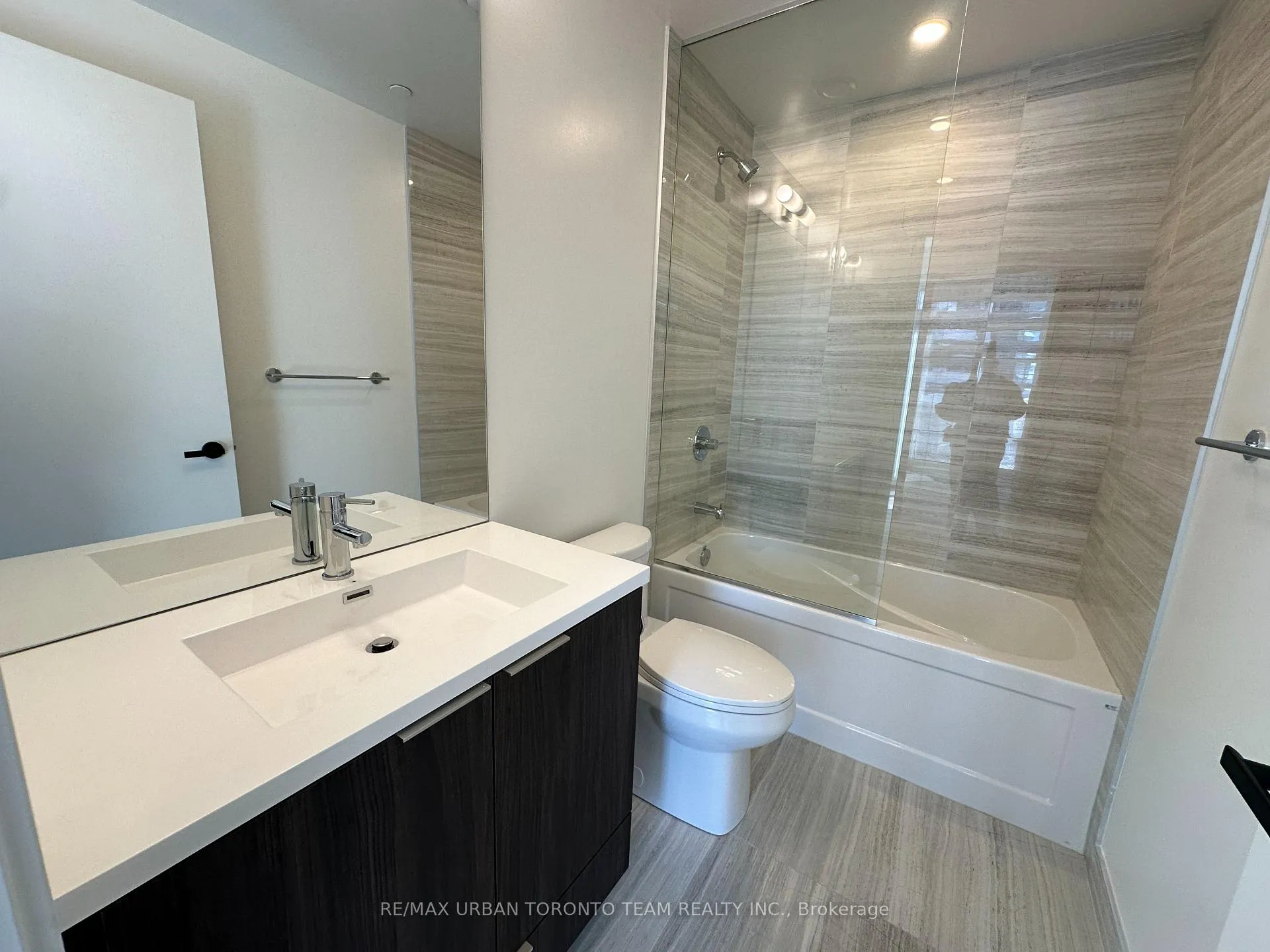 Photo 9 of Unit 5612, 8 Interchange Way, Vaughan, Vaughan Corporate Centre — HOMEH