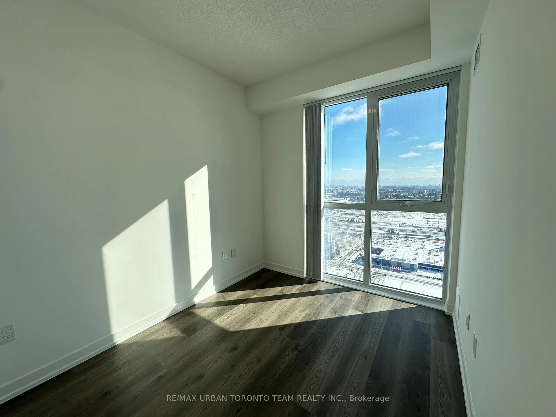 Photo 10 of Unit 5612, 8 Interchange Way, Vaughan, Vaughan Corporate Centre — HOMEH