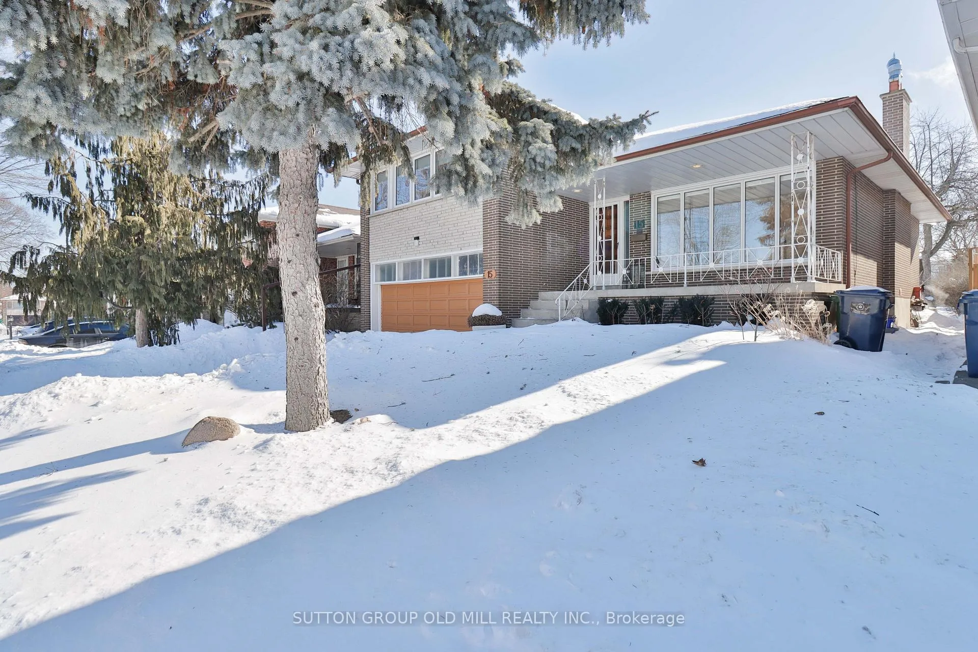 Photo 2 of 15 Manorhampton Drive, Etobicoke, Willowridge-Martingrove-Richview — HOMEH