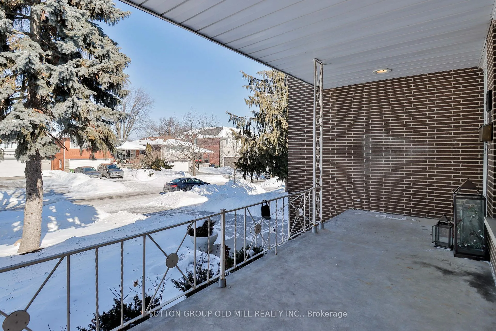 Photo 3 of 15 Manorhampton Drive, Etobicoke, Willowridge-Martingrove-Richview — HOMEH