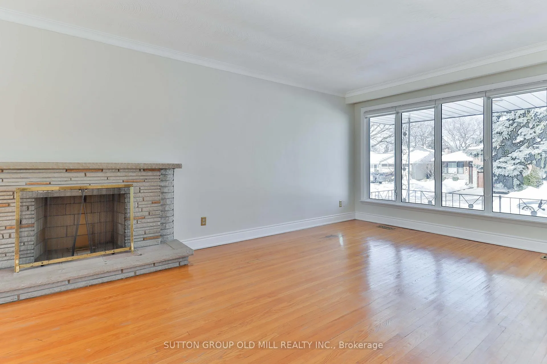 Photo 4 of 15 Manorhampton Drive, Etobicoke, Willowridge-Martingrove-Richview — HOMEH