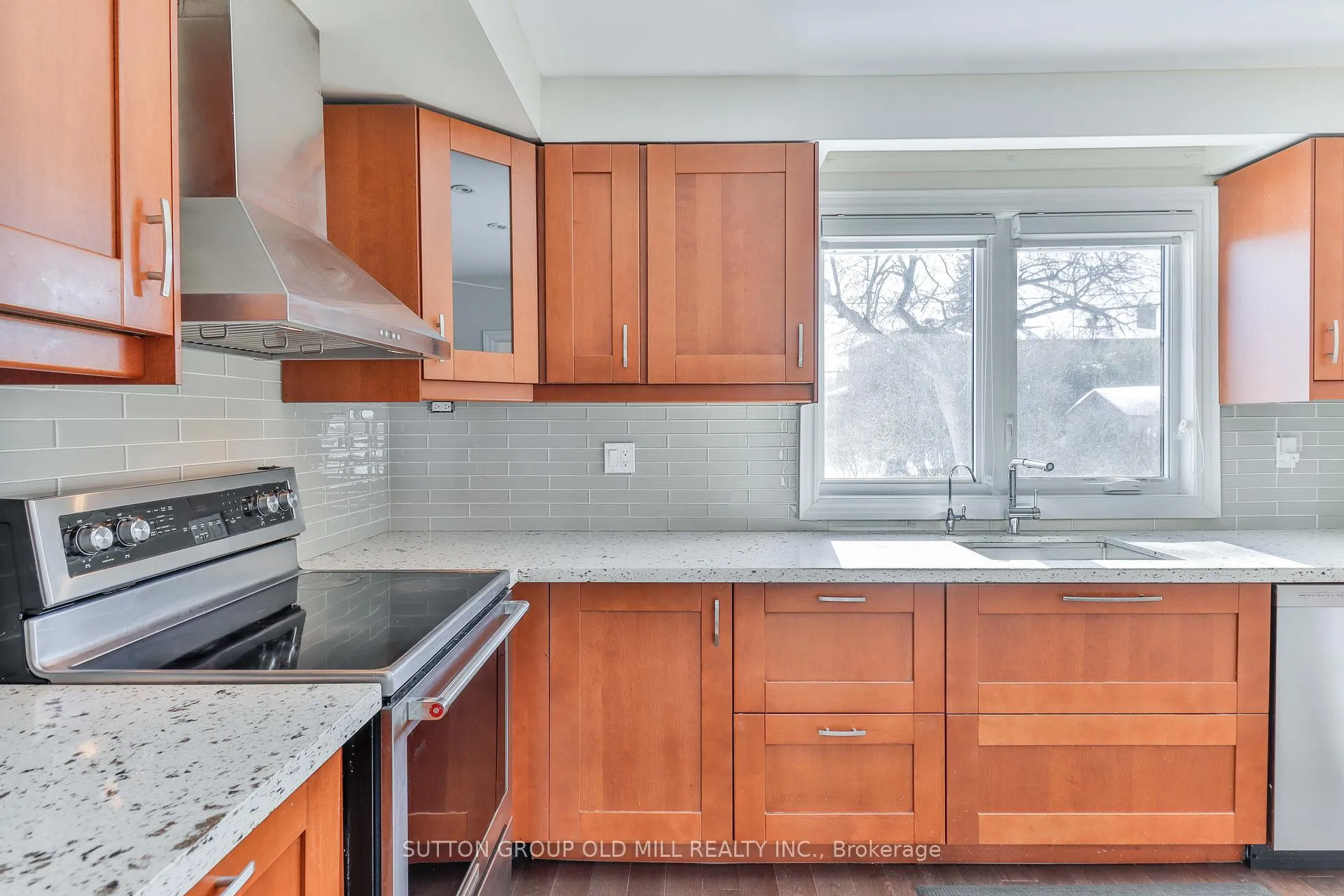 Photo 10 of 15 Manorhampton Drive, Etobicoke, Willowridge-Martingrove-Richview — HOMEH