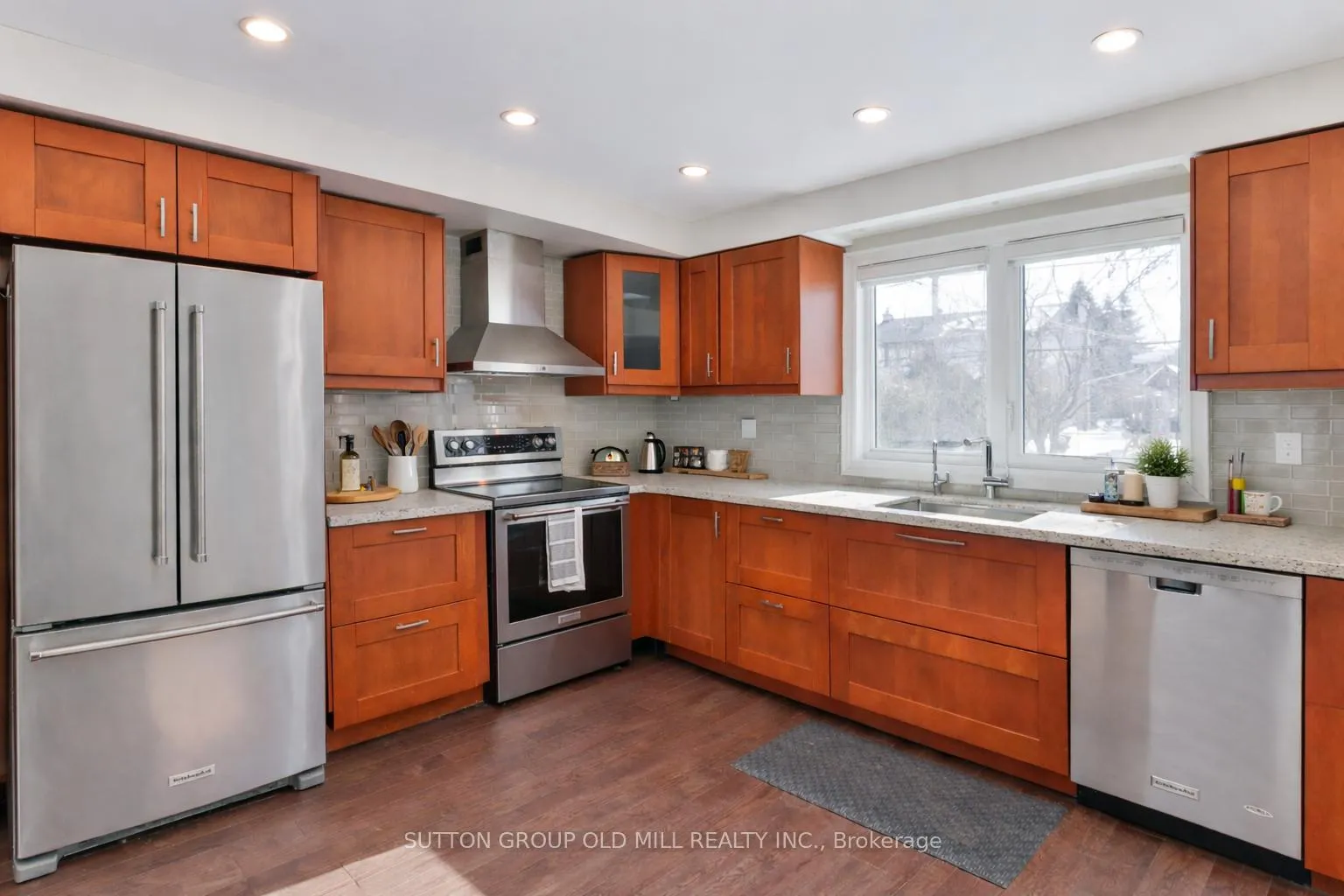 Photo 11 of 15 Manorhampton Drive, Etobicoke, Willowridge-Martingrove-Richview — HOMEH