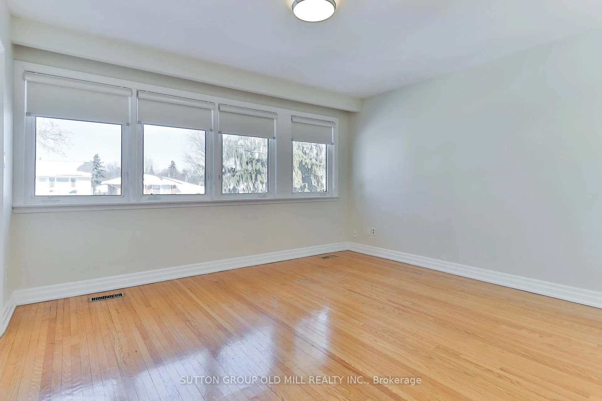 Photo 13 of 15 Manorhampton Drive, Etobicoke, Willowridge-Martingrove-Richview — HOMEH