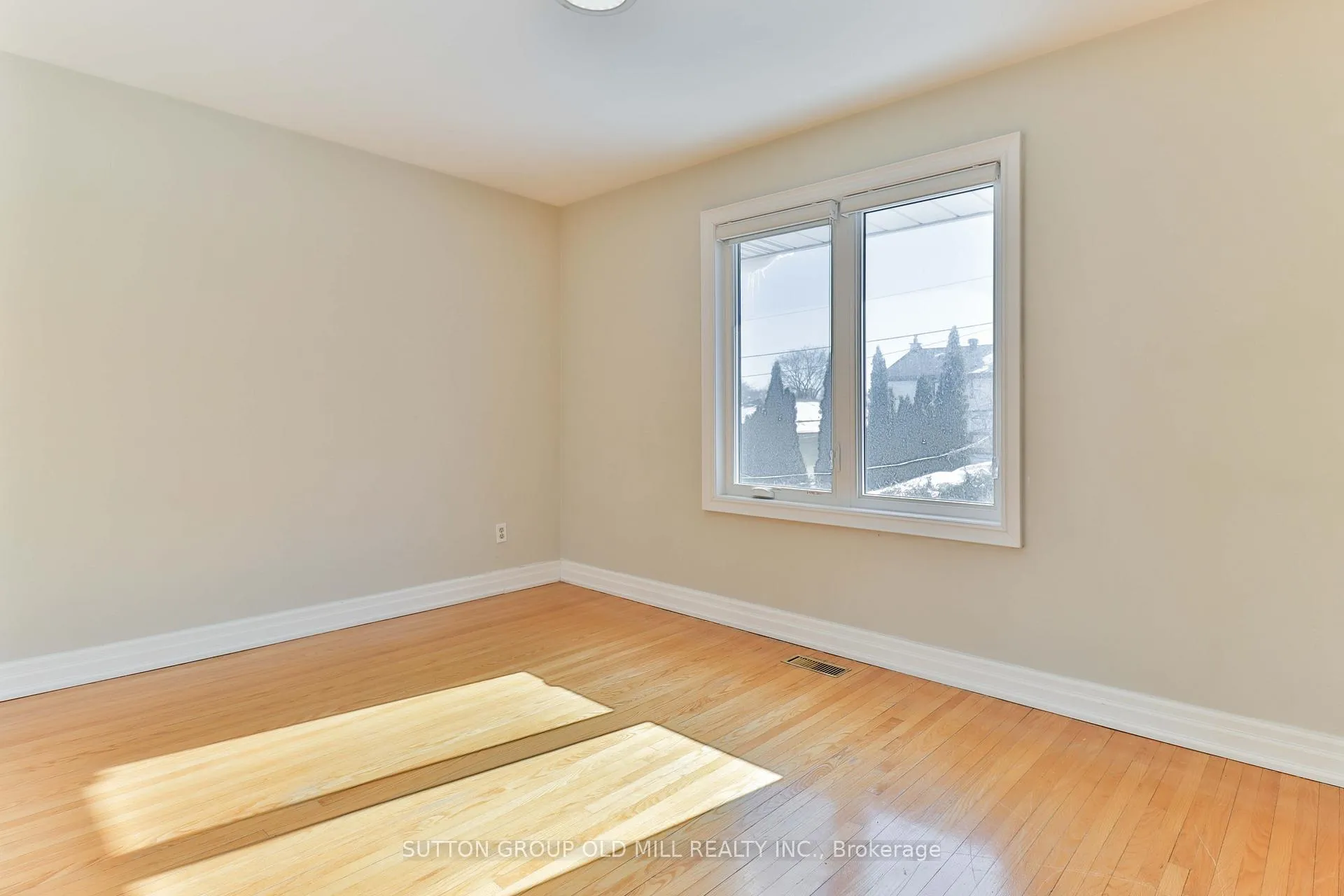 Photo 18 of 15 Manorhampton Drive, Etobicoke, Willowridge-Martingrove-Richview — HOMEH