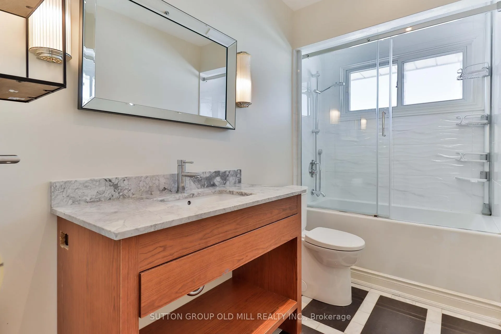 Photo 21 of 15 Manorhampton Drive, Etobicoke, Willowridge-Martingrove-Richview — HOMEH