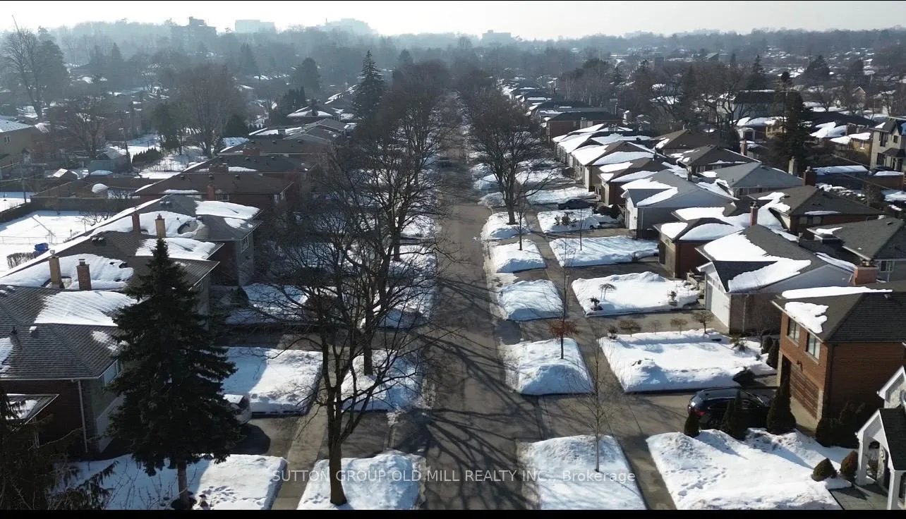 Photo 33 of 15 Manorhampton Drive, Etobicoke, Willowridge-Martingrove-Richview — HOMEH