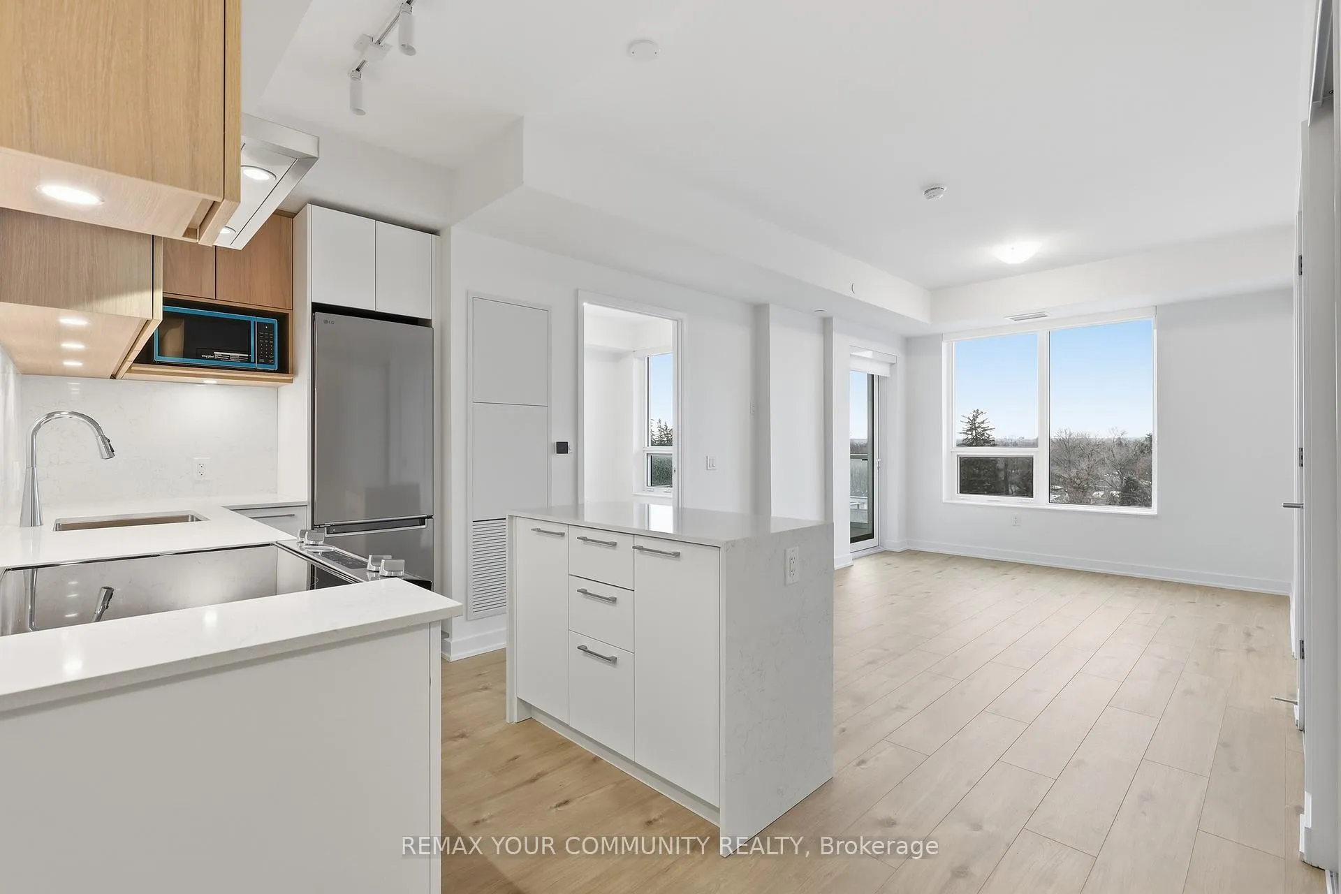 Photo 6 of Unit 521, 500 Plains Road E, Burlington, LaSalle — HOMEH