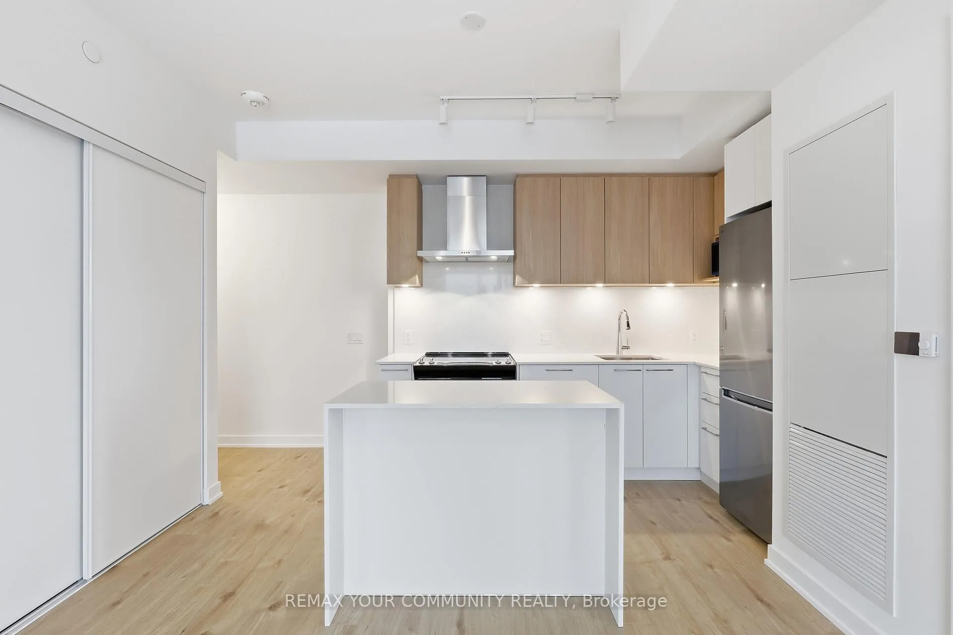 Photo 8 of Unit 521, 500 Plains Road E, Burlington, LaSalle — HOMEH