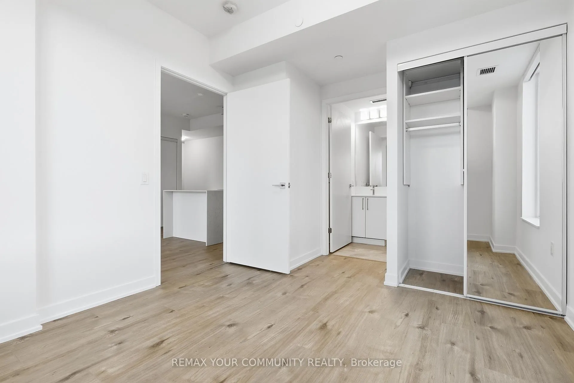 Photo 11 of Unit 521, 500 Plains Road E, Burlington, LaSalle — HOMEH