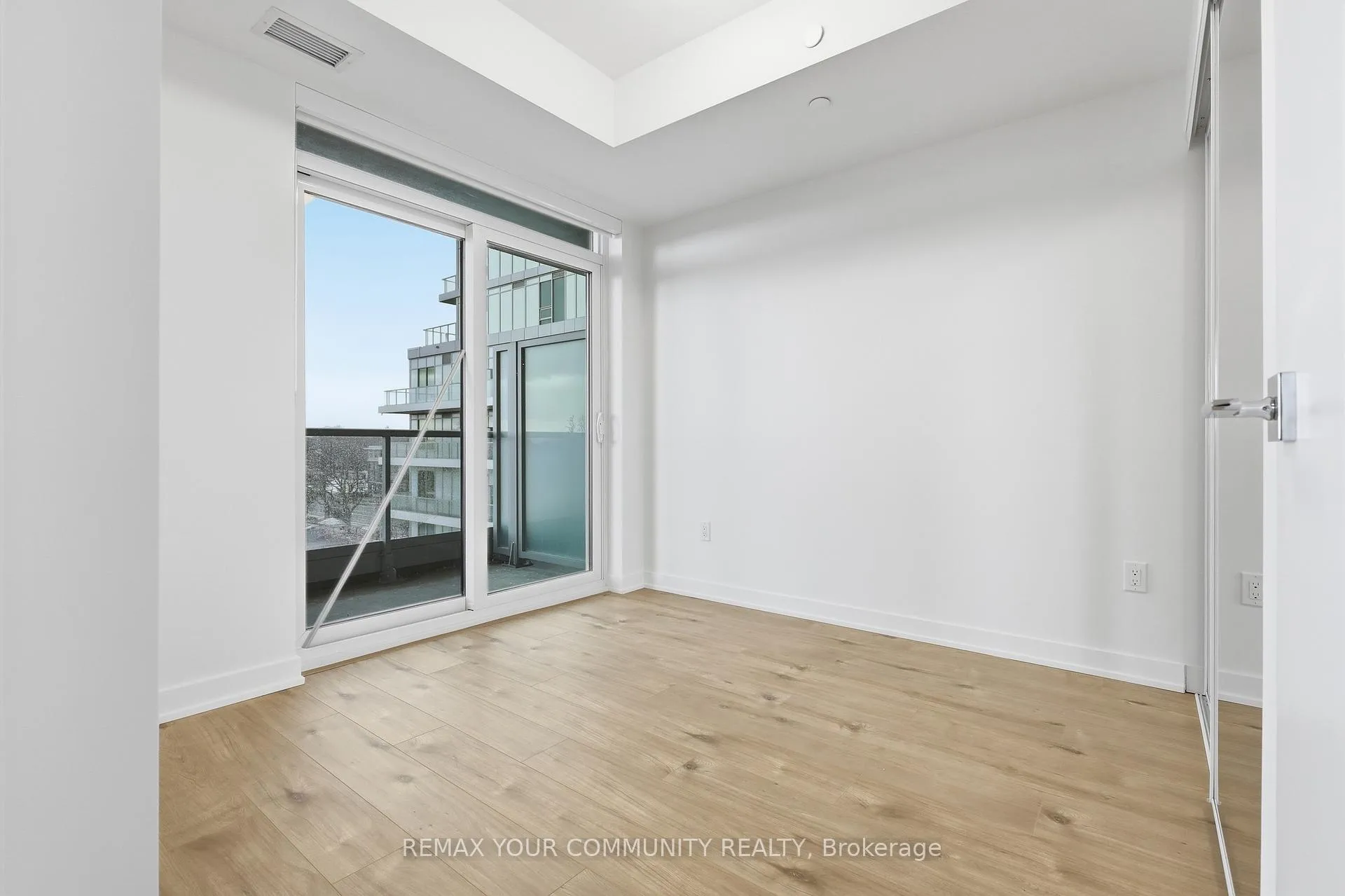 Photo 15 of Unit 521, 500 Plains Road E, Burlington, LaSalle — HOMEH