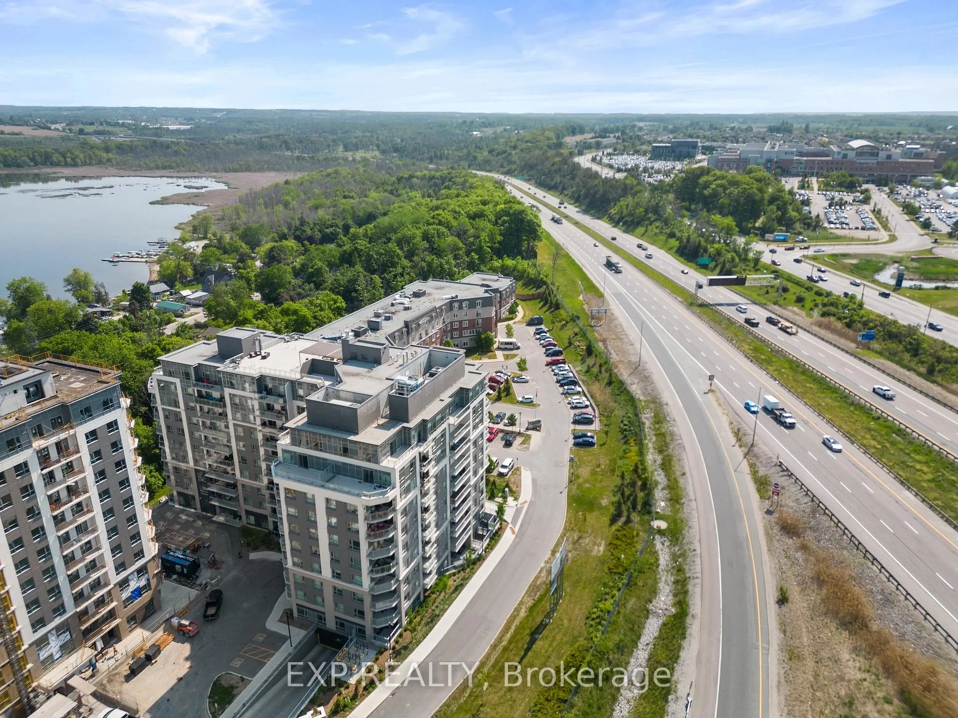 Photo 2 of 58 Lakeside Terrace, Barrie, Little Lake — HOMEH