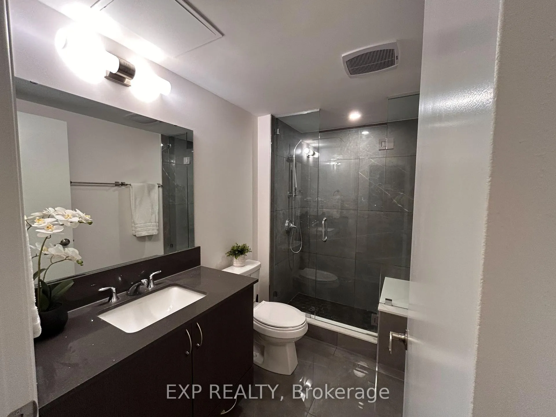 Photo 10 of 58 Lakeside Terrace, Barrie, Little Lake — HOMEH