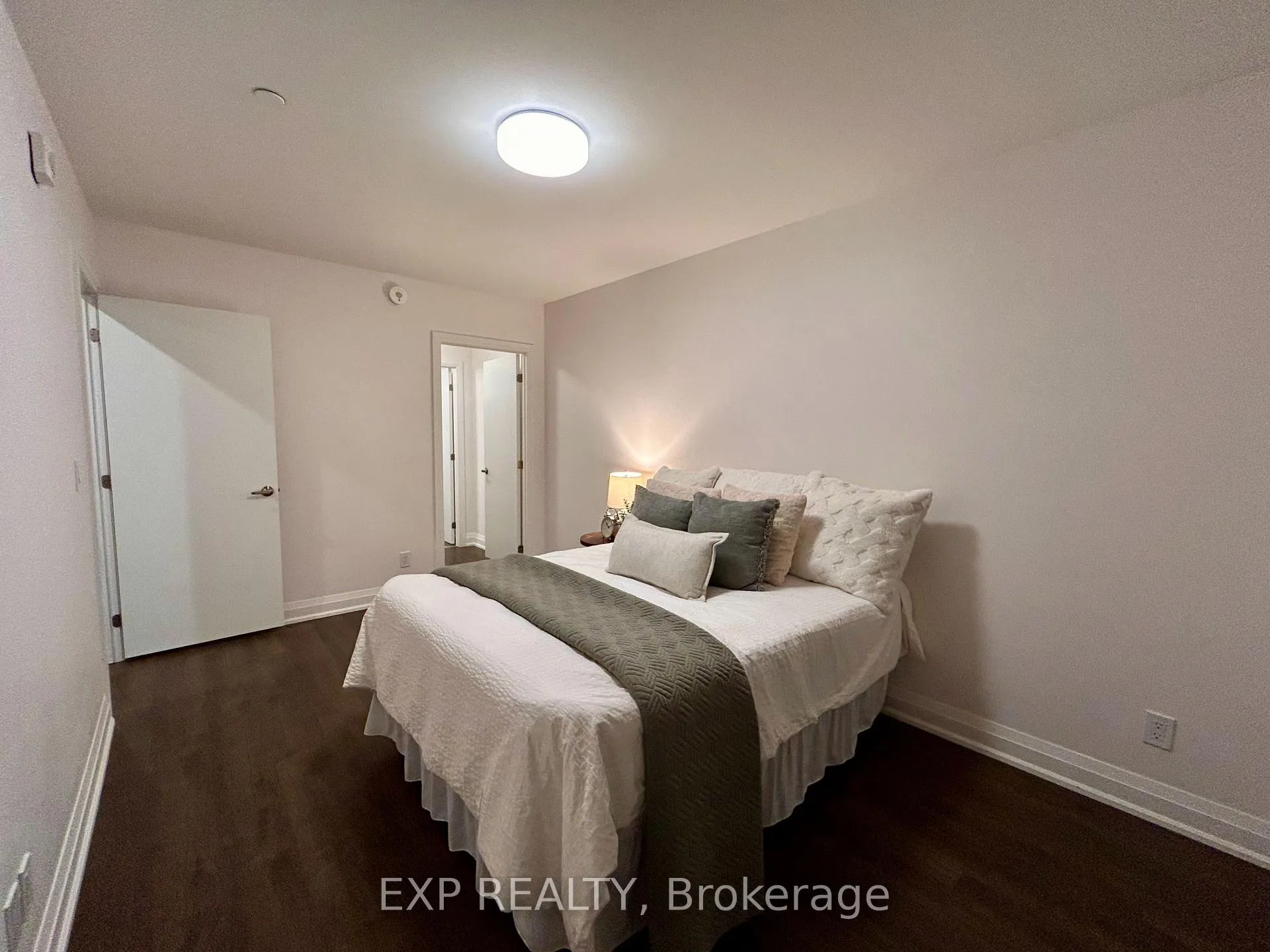 Photo 14 of 58 Lakeside Terrace, Barrie, Little Lake — HOMEH