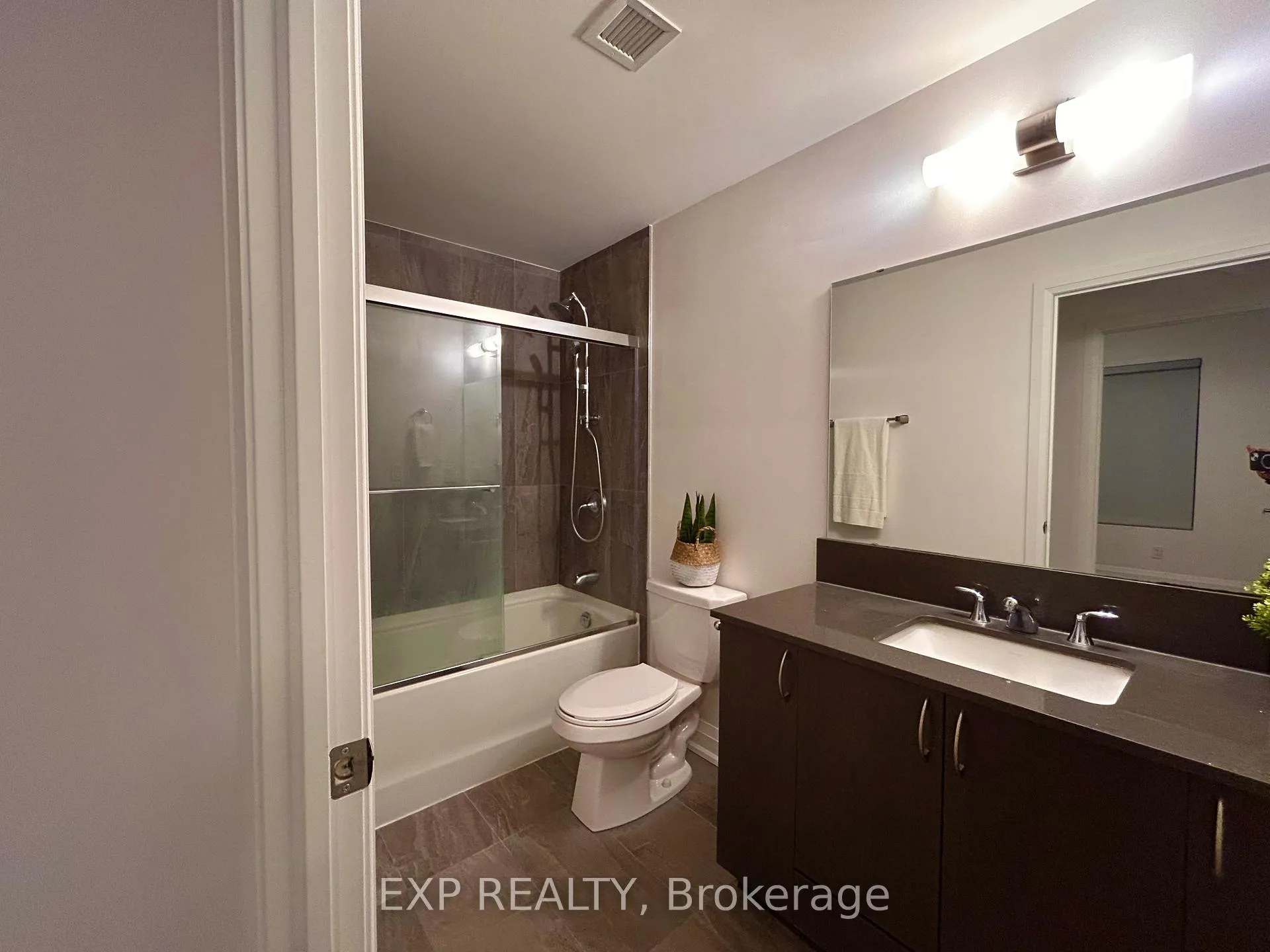 Photo 20 of 58 Lakeside Terrace, Barrie, Little Lake — HOMEH