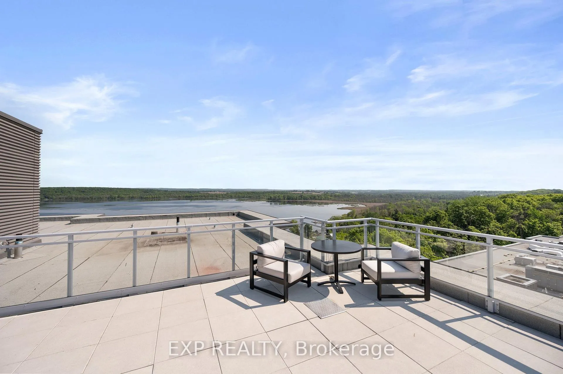 Photo 27 of 58 Lakeside Terrace, Barrie, Little Lake — HOMEH