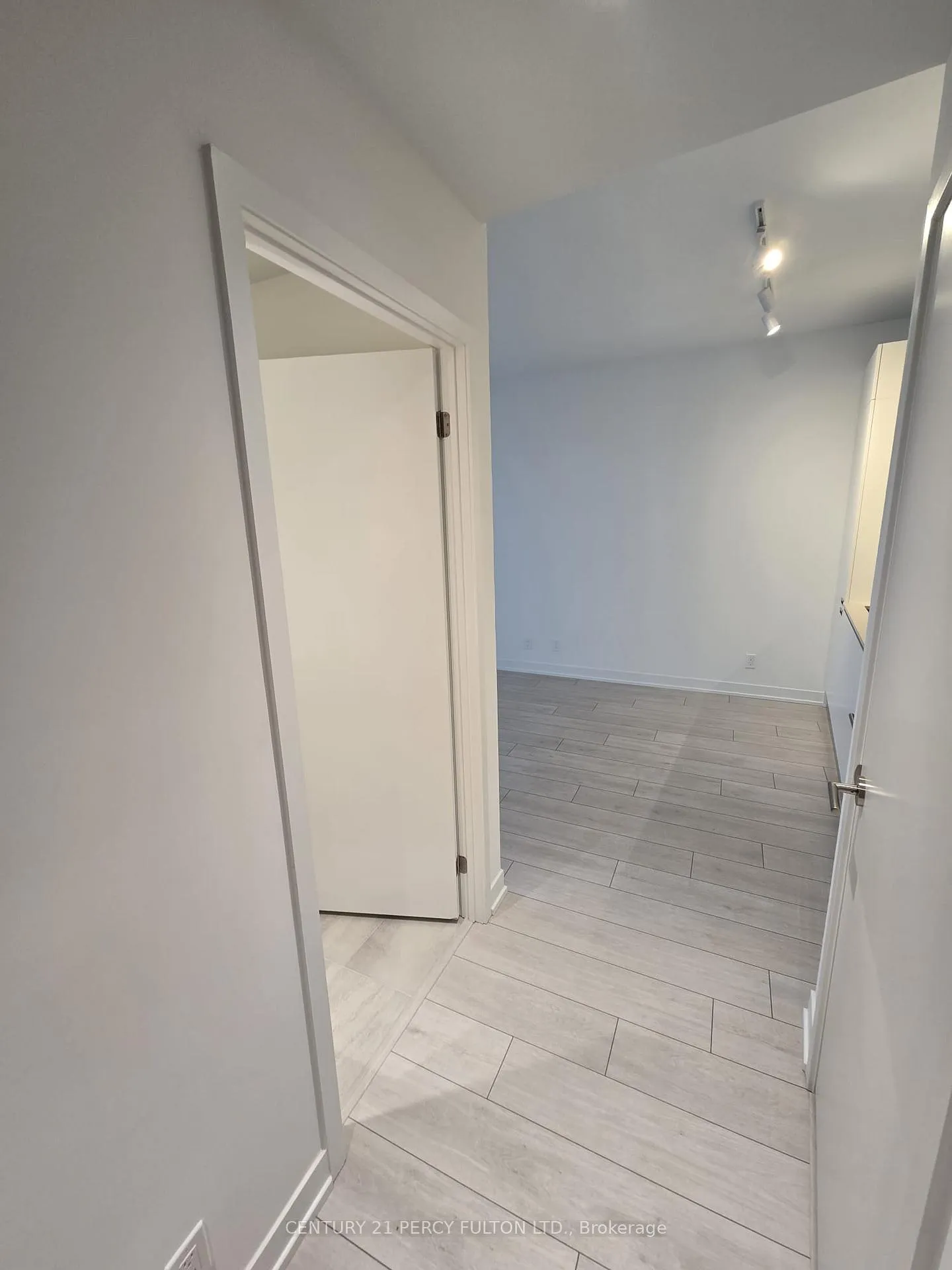 Photo 3 of Unit 1406, 39 Mary Street, Barrie, City Centre — HOMEH