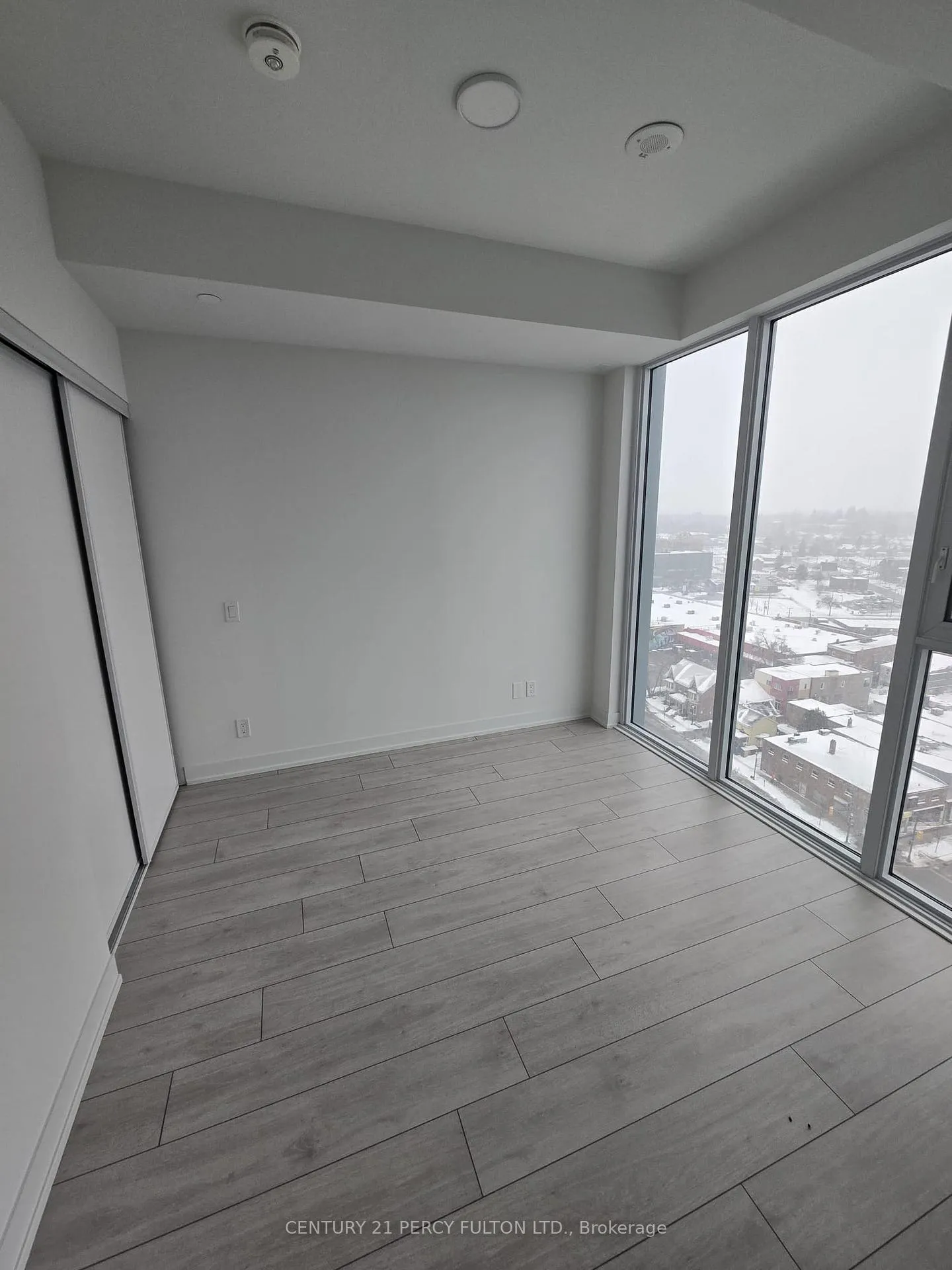 Photo 17 of Unit 1406, 39 Mary Street, Barrie, City Centre — HOMEH