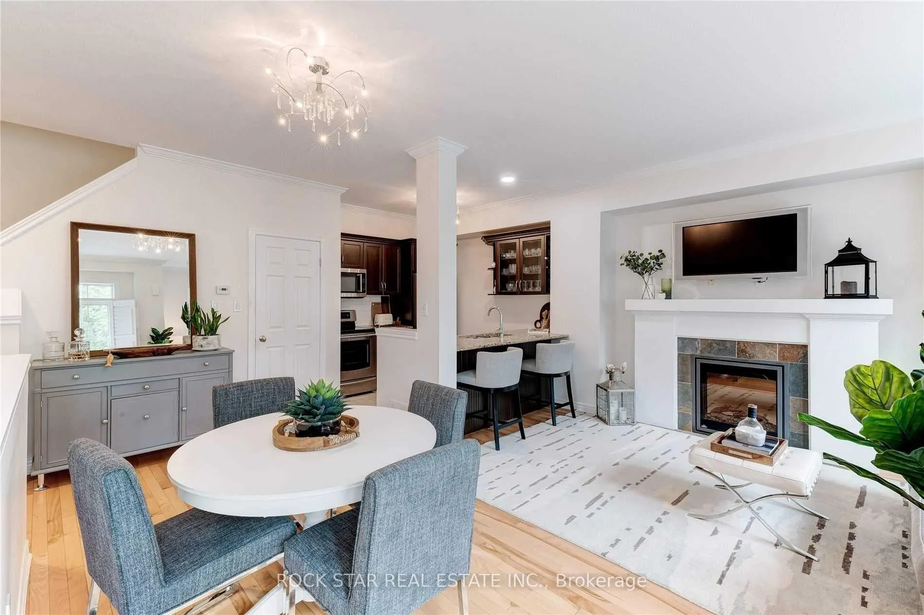 Photo 2 of Unit 32, 337 Beach Boulevard, Hamilton, Hamilton Beach — HOMEH