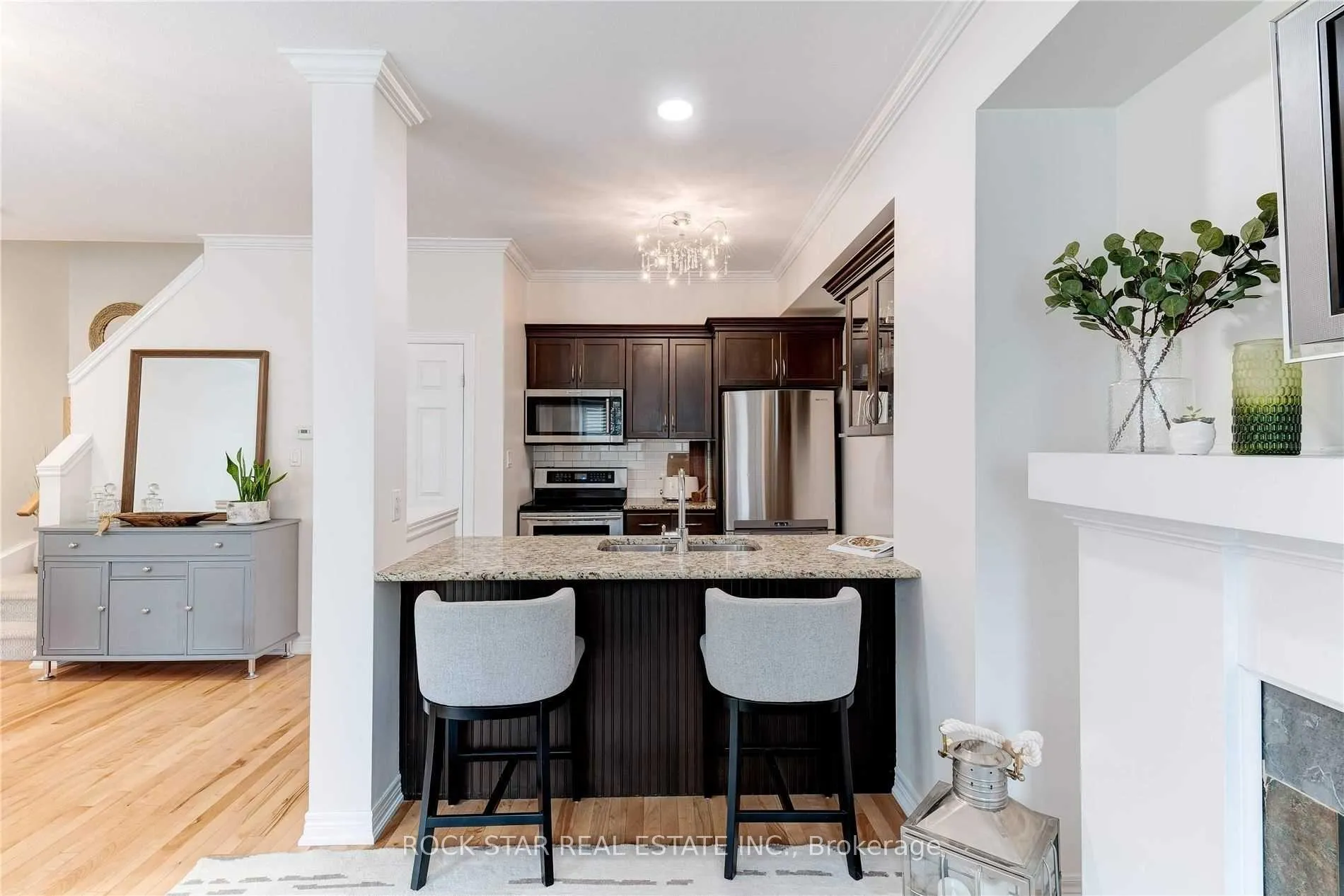 Photo 5 of Unit 32, 337 Beach Boulevard, Hamilton, Hamilton Beach — HOMEH