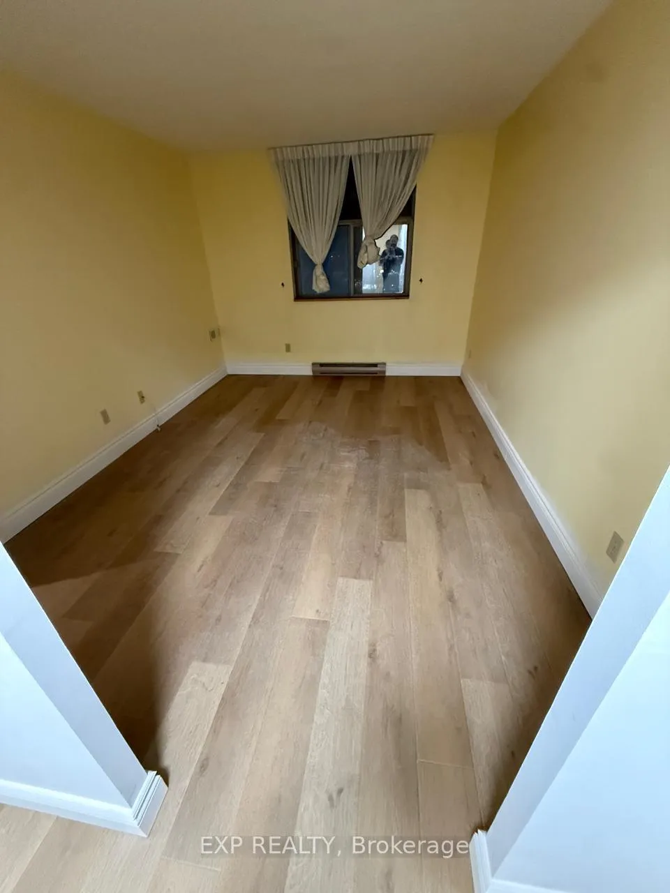 Photo 4 of Unit 1012, 2760 Carousel Crescent, Ottawa, Emerald Woods/Sawmill Creek — HOMEH