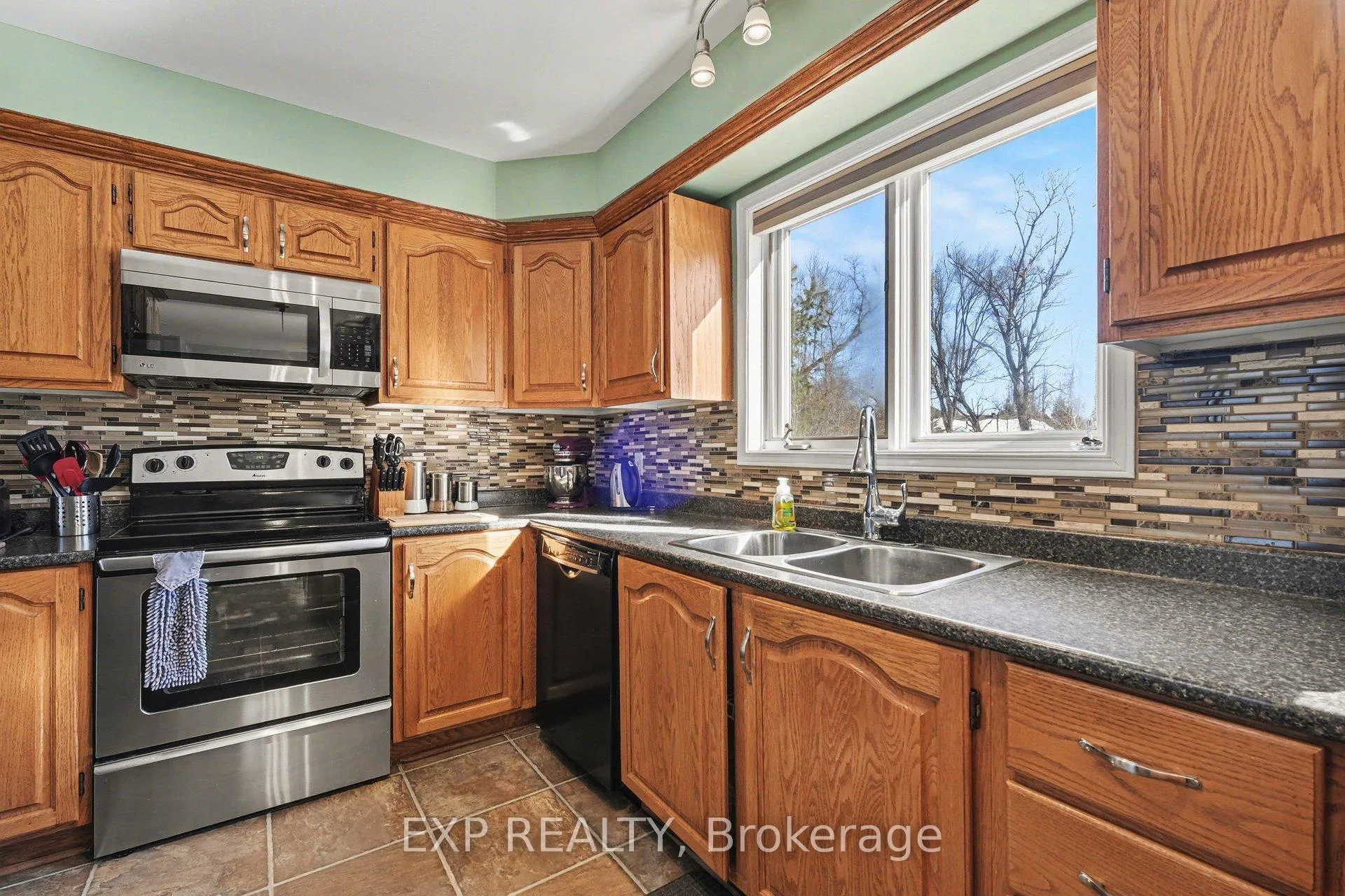 Photo 9 of 1284 Old Carriage Lane, North Dundas, North Dundas (Mountain) Twp — HOMEH