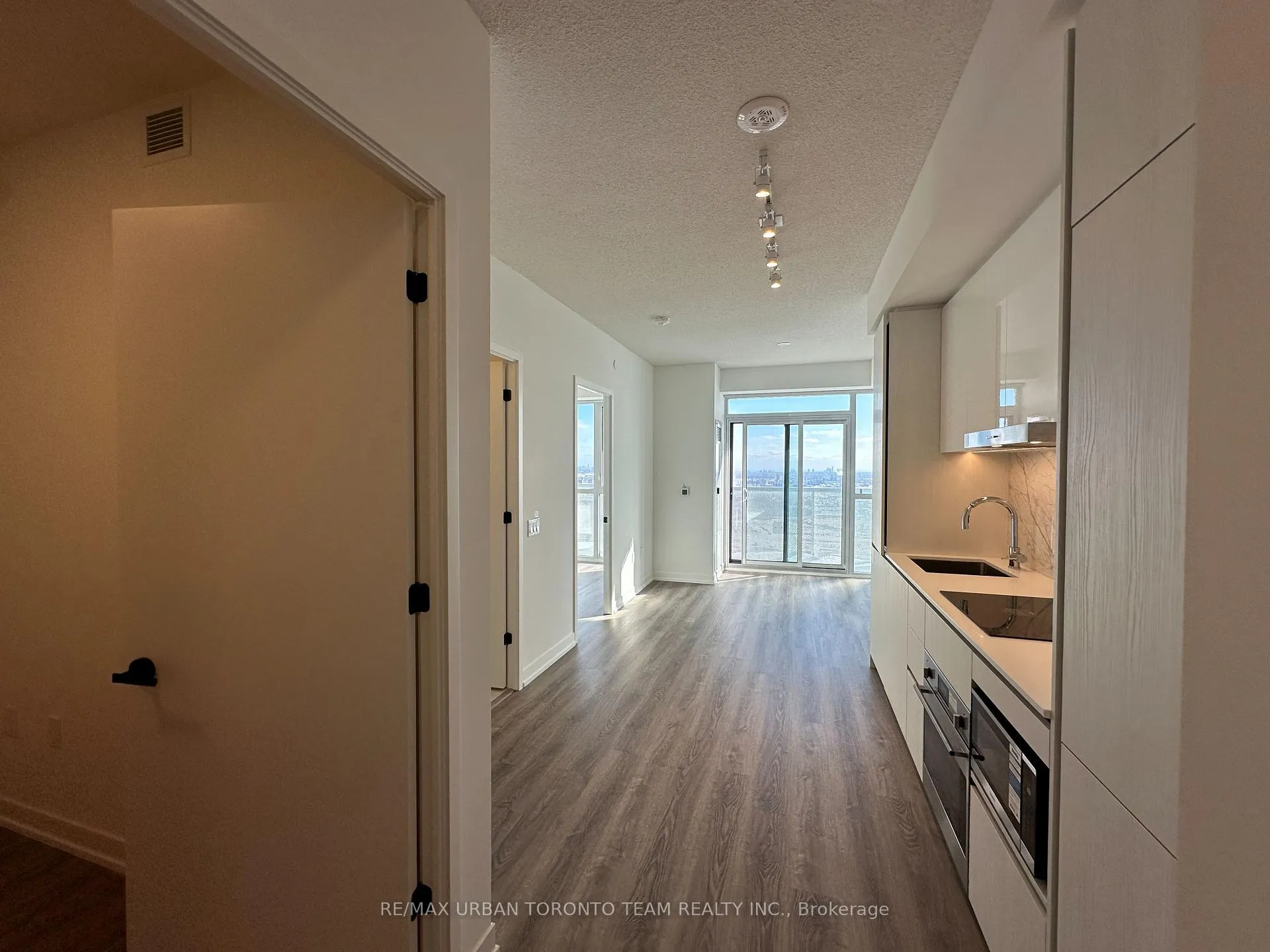 Photo 2 of Unit 5310, 8 Interchange Way, Vaughan, Vaughan Corporate Centre — HOMEH