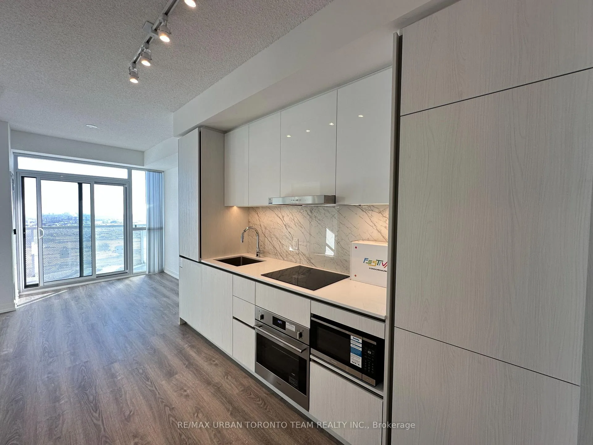 Photo 3 of Unit 5310, 8 Interchange Way, Vaughan, Vaughan Corporate Centre — HOMEH