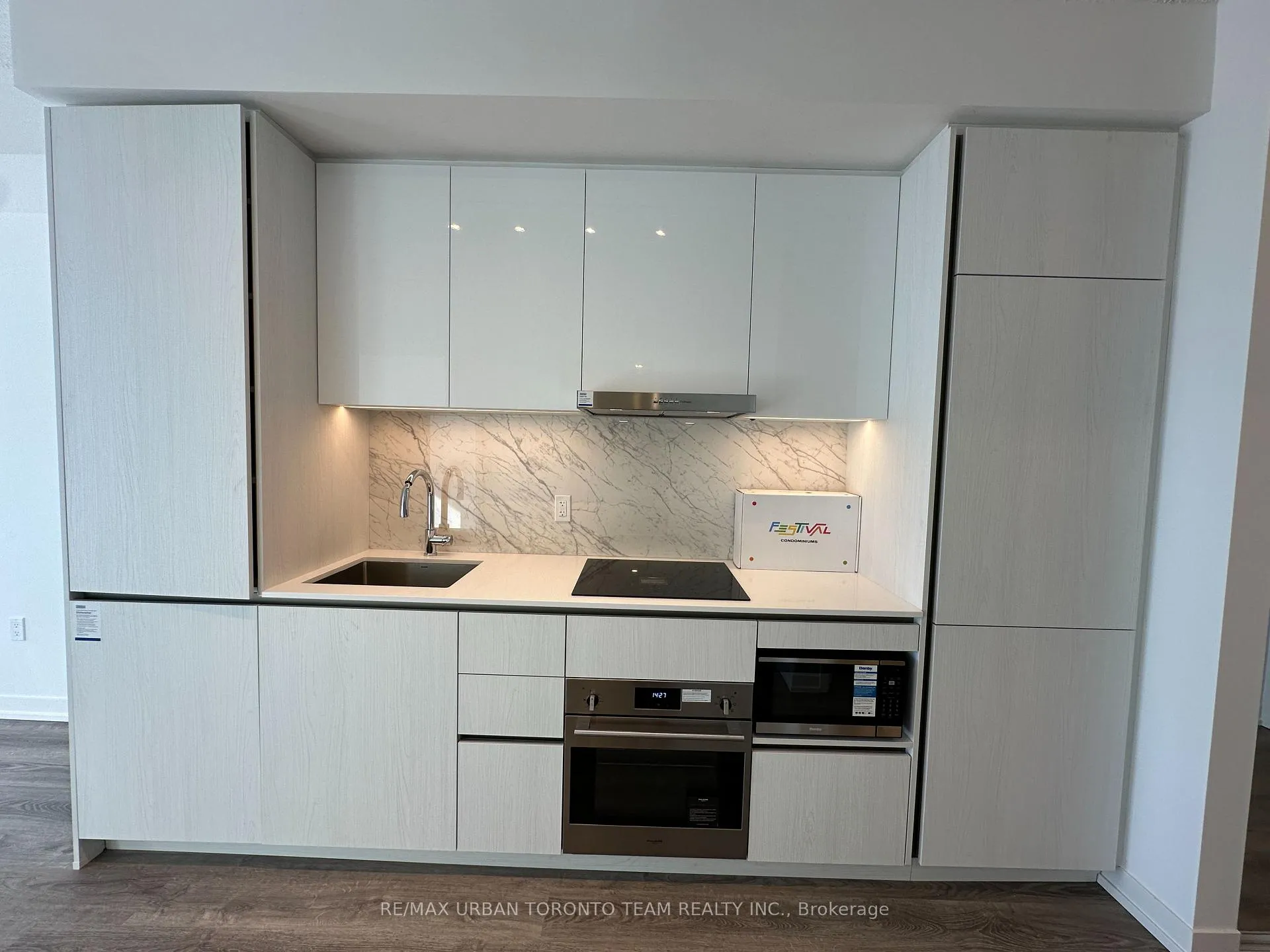 Photo 4 of Unit 5310, 8 Interchange Way, Vaughan, Vaughan Corporate Centre — HOMEH