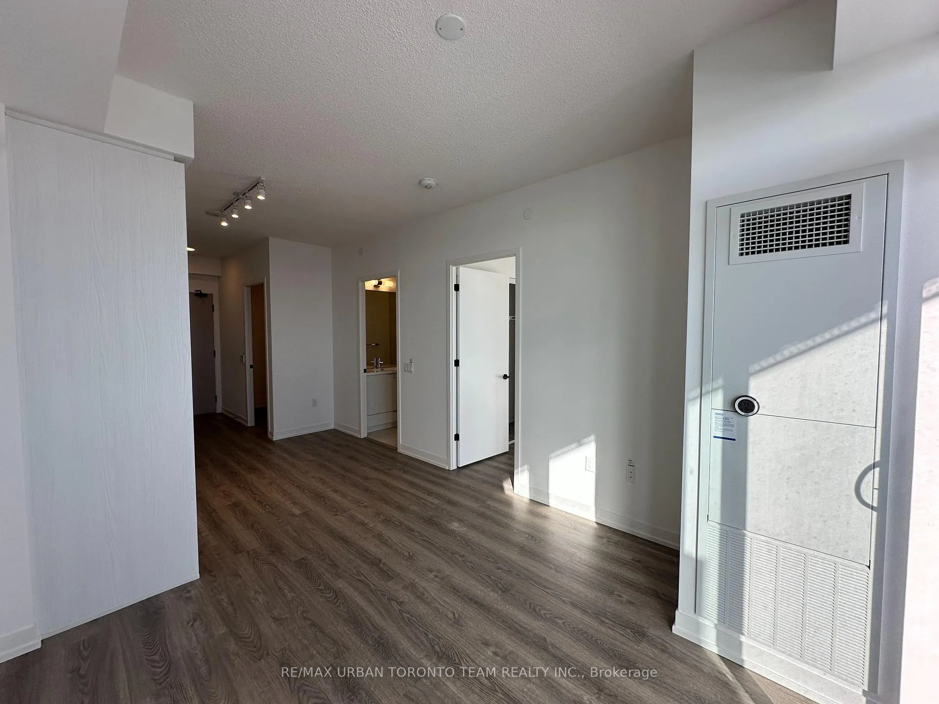 Photo 6 of Unit 5310, 8 Interchange Way, Vaughan, Vaughan Corporate Centre — HOMEH