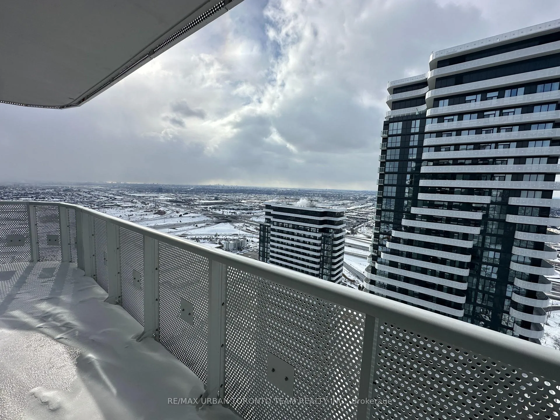Photo 1 of Unit 5915, 8 Interchange Way, Vaughan, Vaughan Corporate Centre — HOMEH