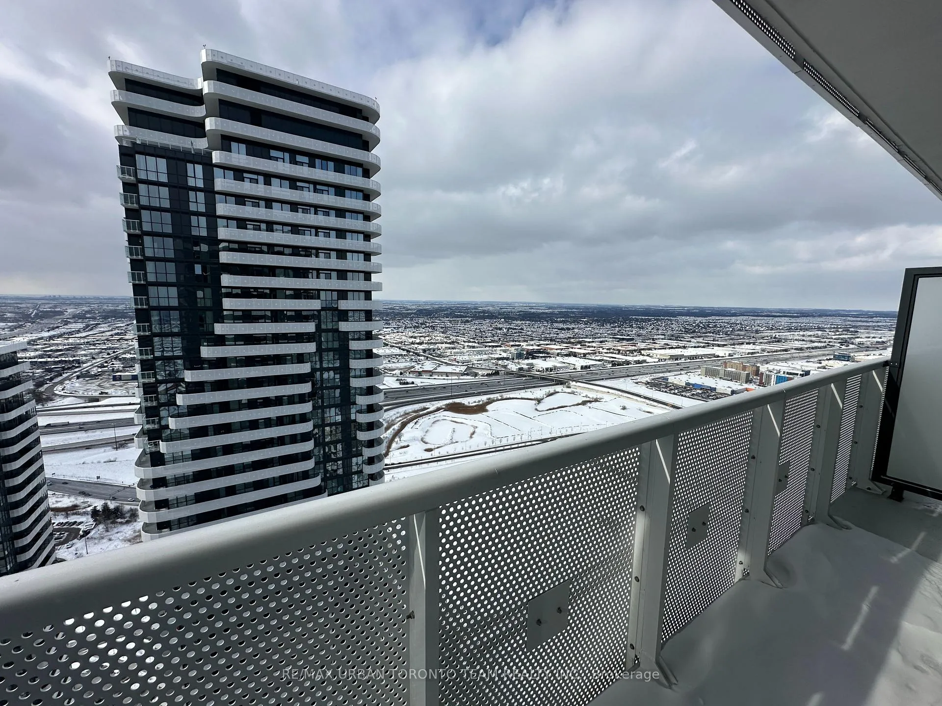 Photo 2 of Unit 5915, 8 Interchange Way, Vaughan, Vaughan Corporate Centre — HOMEH
