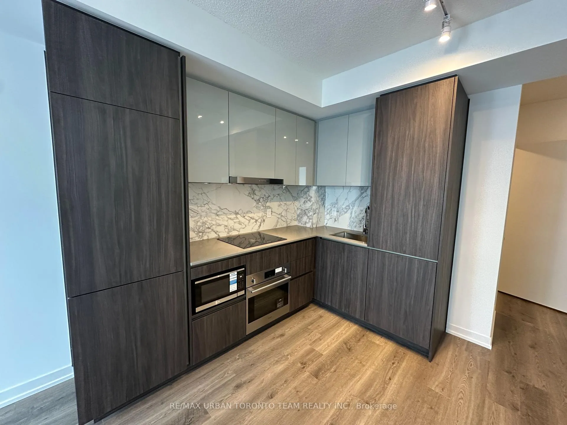 Photo 5 of Unit 5915, 8 Interchange Way, Vaughan, Vaughan Corporate Centre — HOMEH