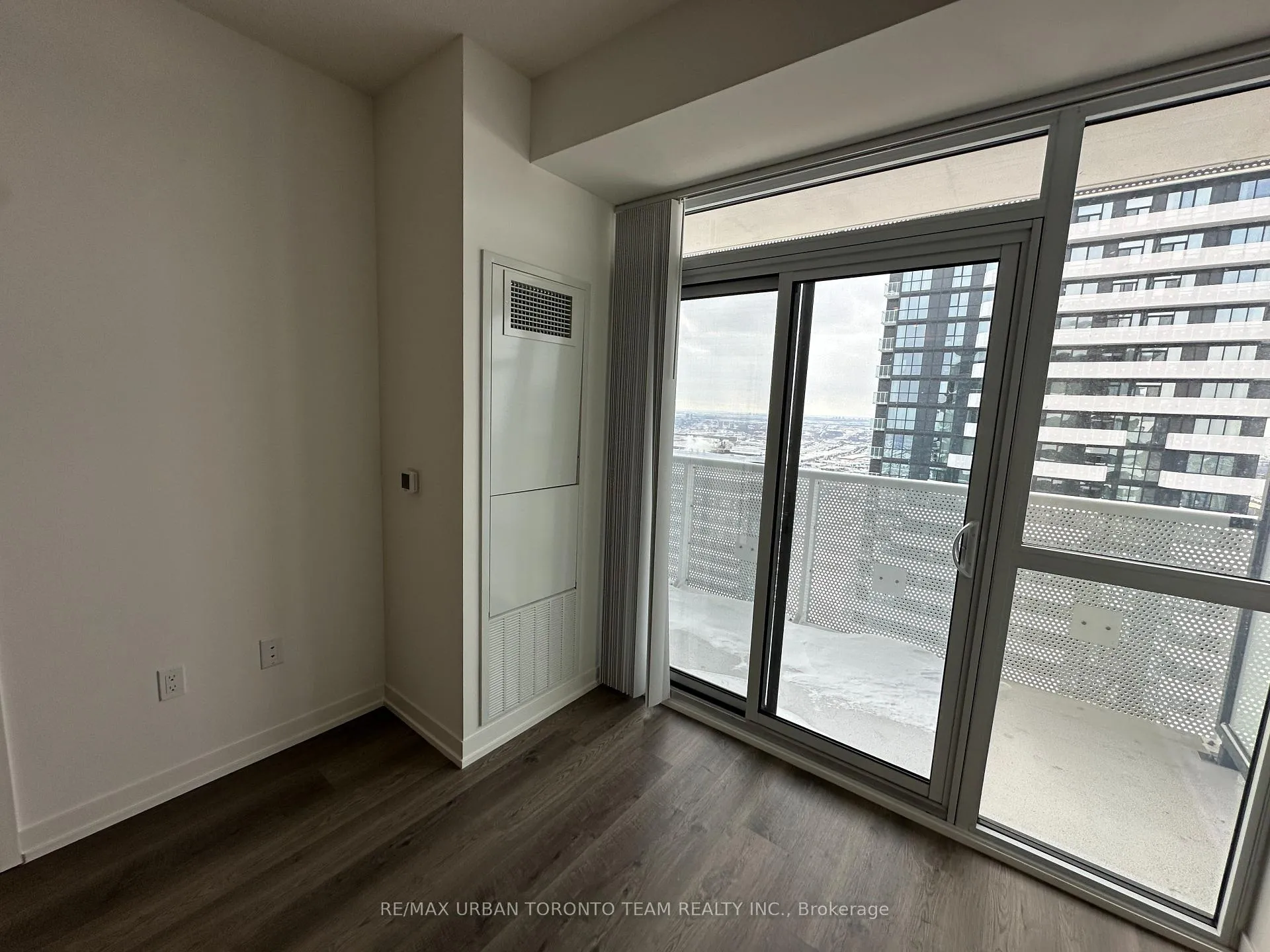 Photo 9 of Unit 5915, 8 Interchange Way, Vaughan, Vaughan Corporate Centre — HOMEH