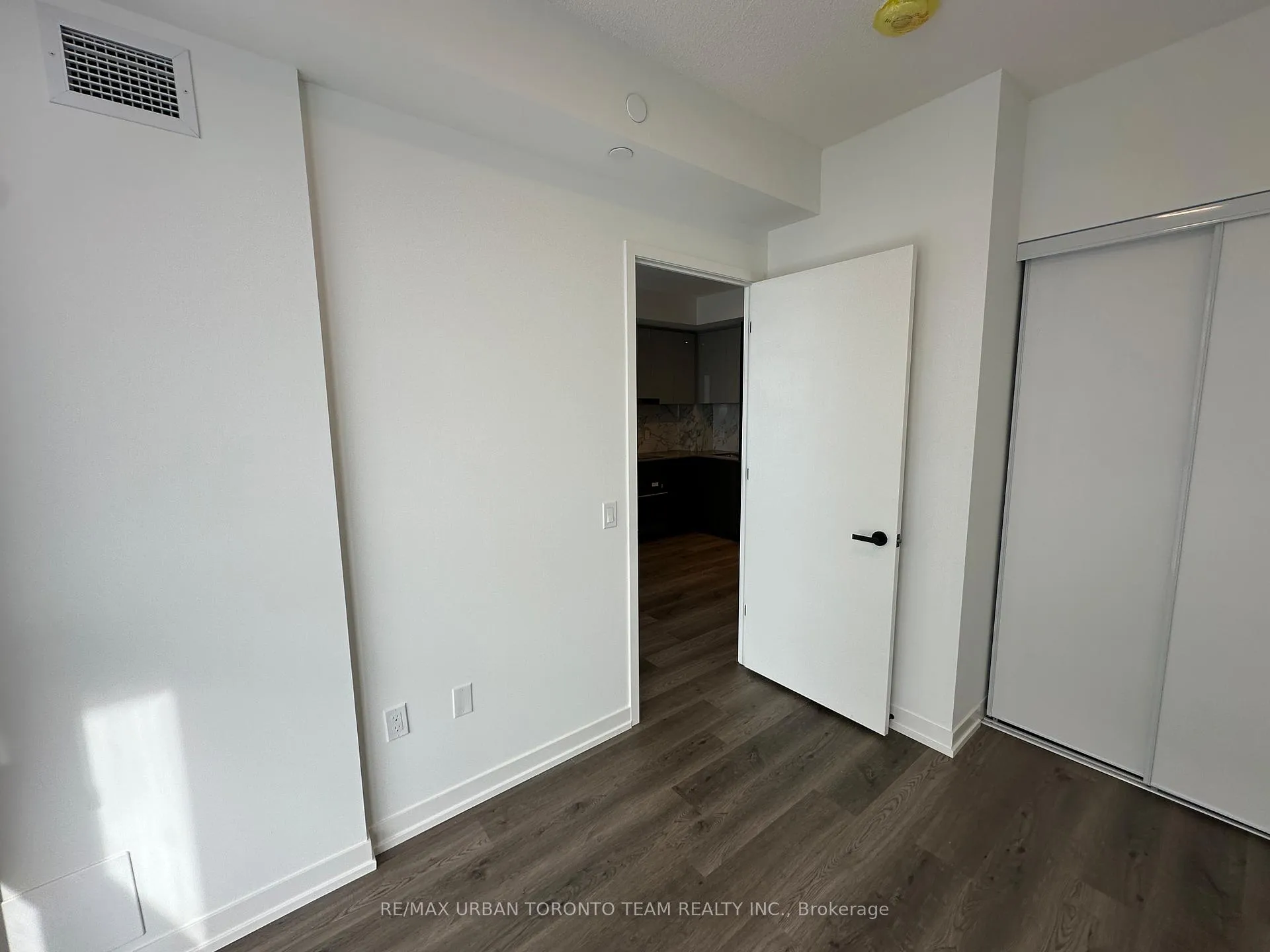 Photo 11 of Unit 5915, 8 Interchange Way, Vaughan, Vaughan Corporate Centre — HOMEH