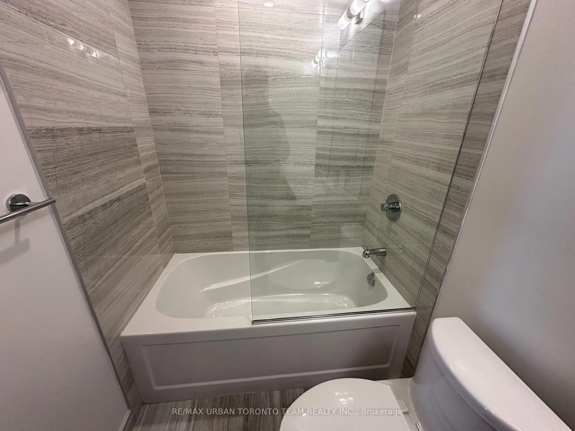Photo 12 of Unit 5915, 8 Interchange Way, Vaughan, Vaughan Corporate Centre — HOMEH
