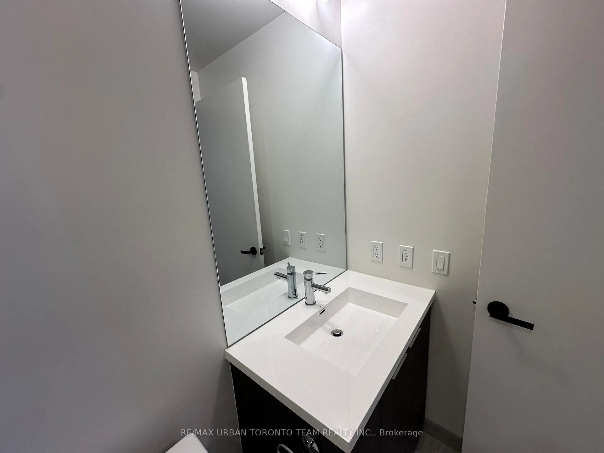 Photo 13 of Unit 5915, 8 Interchange Way, Vaughan, Vaughan Corporate Centre — HOMEH